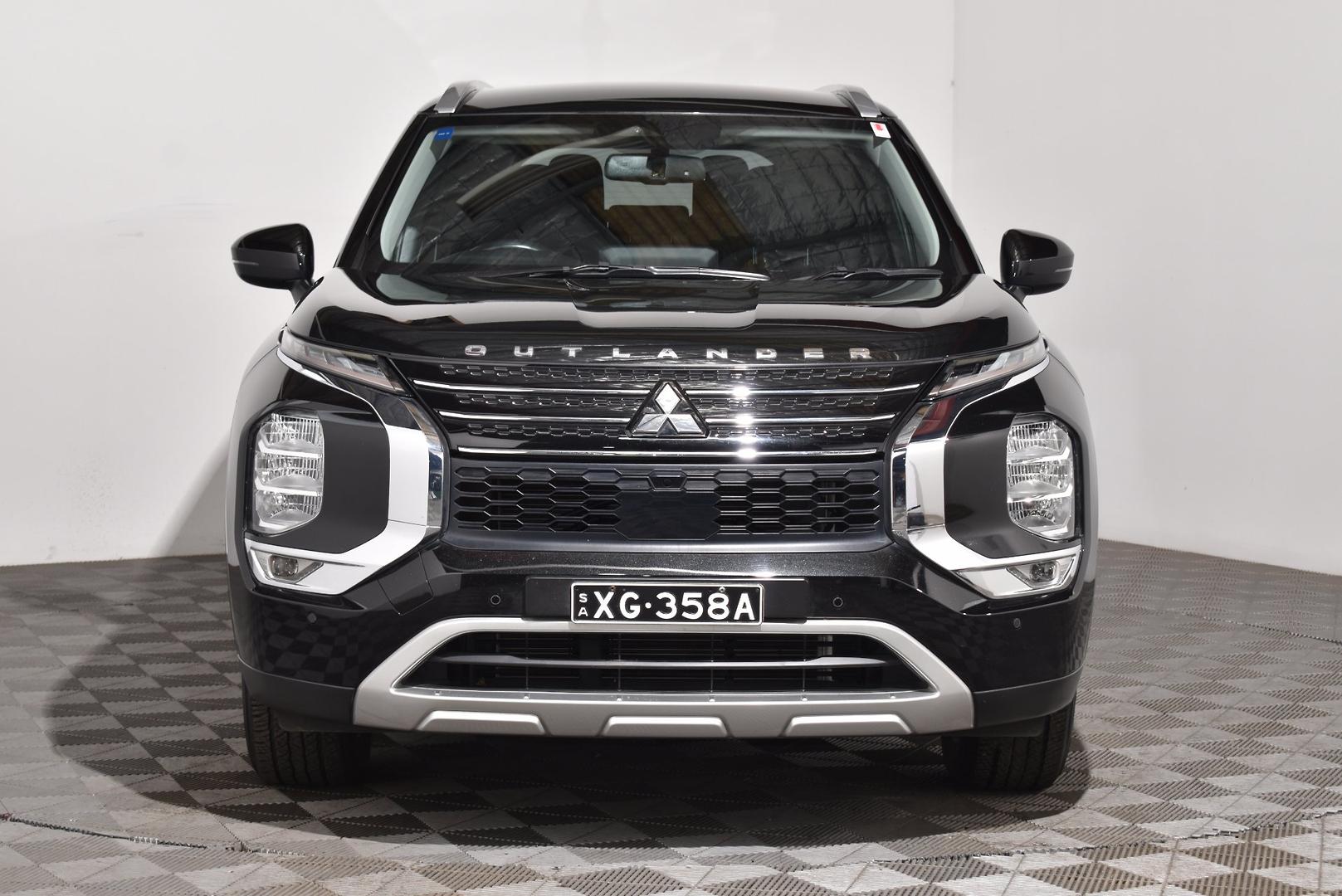 2022 Mitsubishi Outlander LS — photo 3