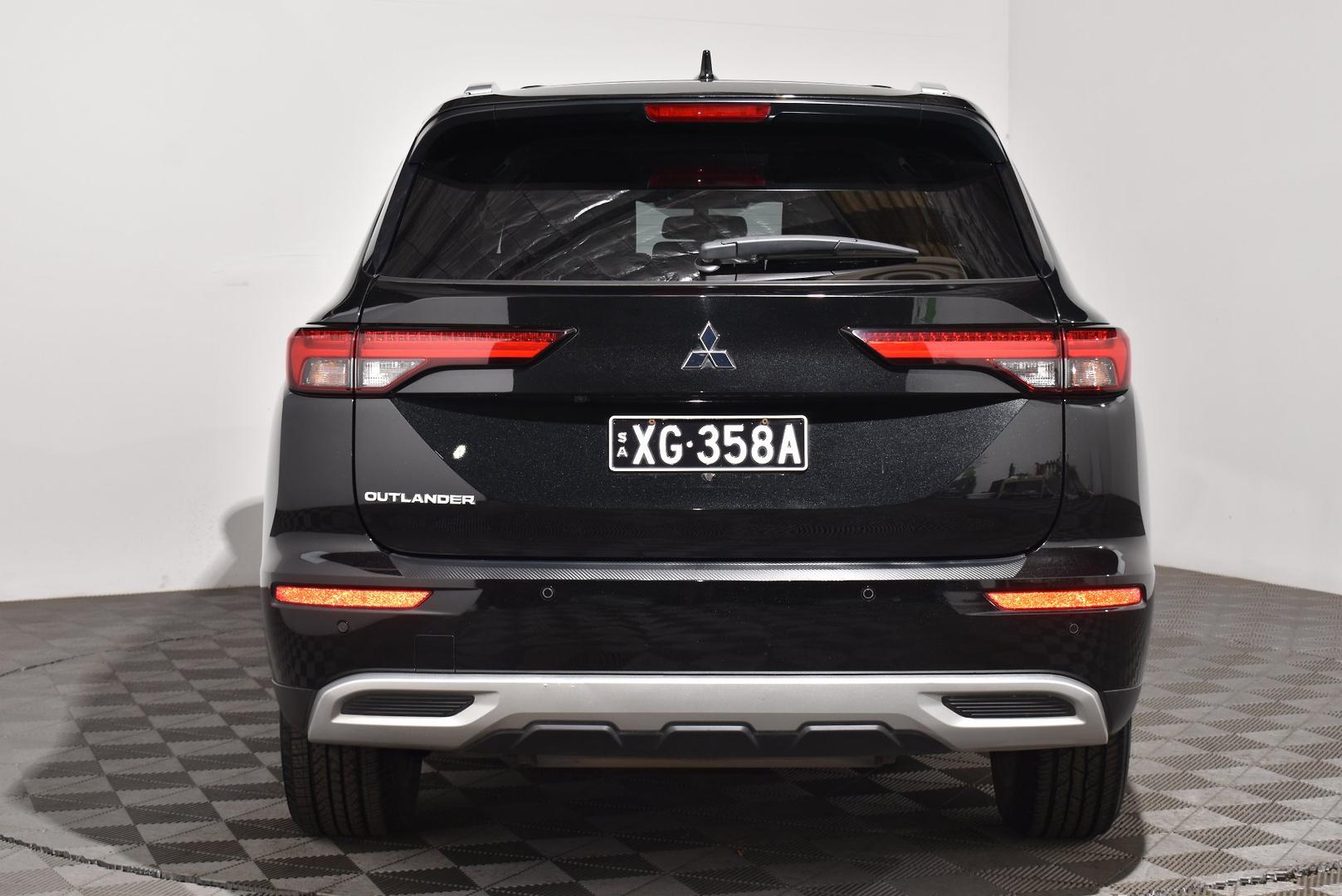 2022 Mitsubishi Outlander LS — photo 4