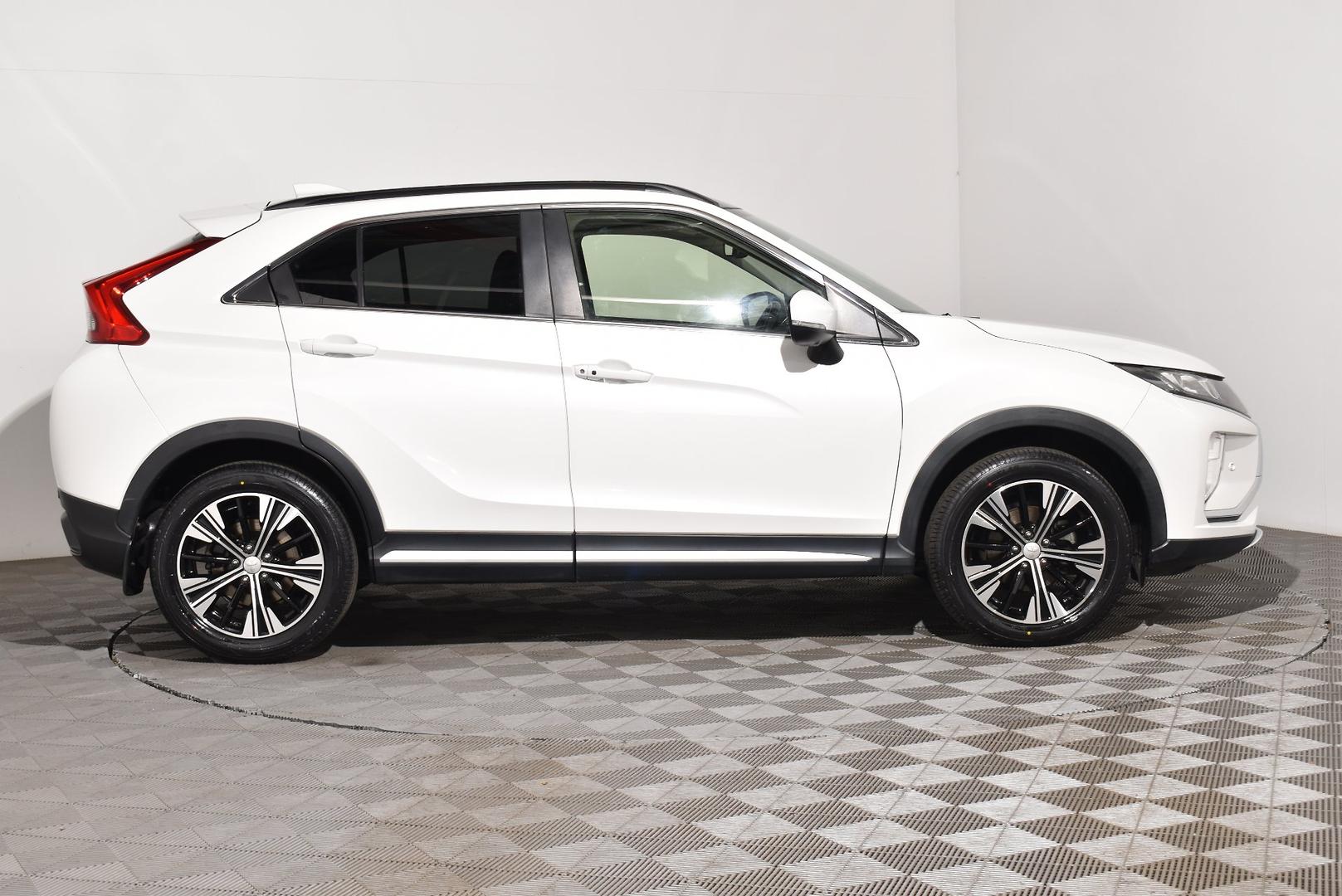 2017 Mitsubishi Eclipse Cross Exceed — photo 10