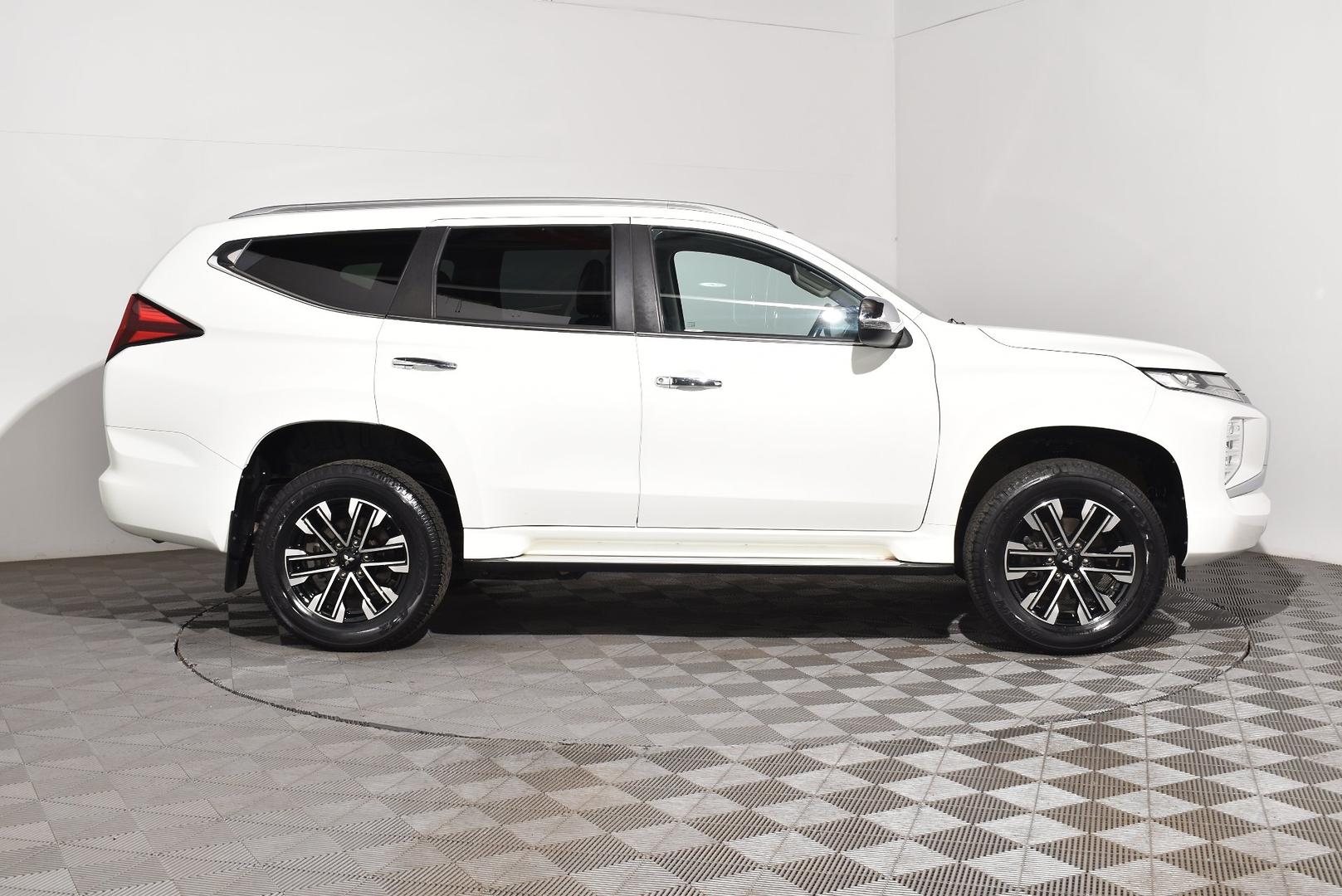 2020 Mitsubishi Pajero Sport GLS — photo 10