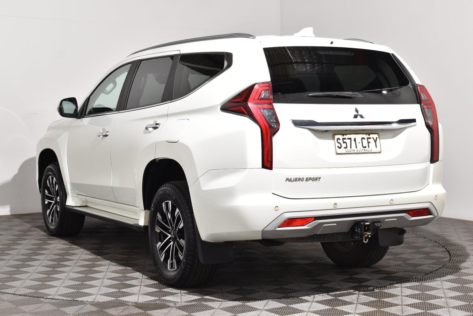 2020 Mitsubishi Pajero Sport GLS — photo 2