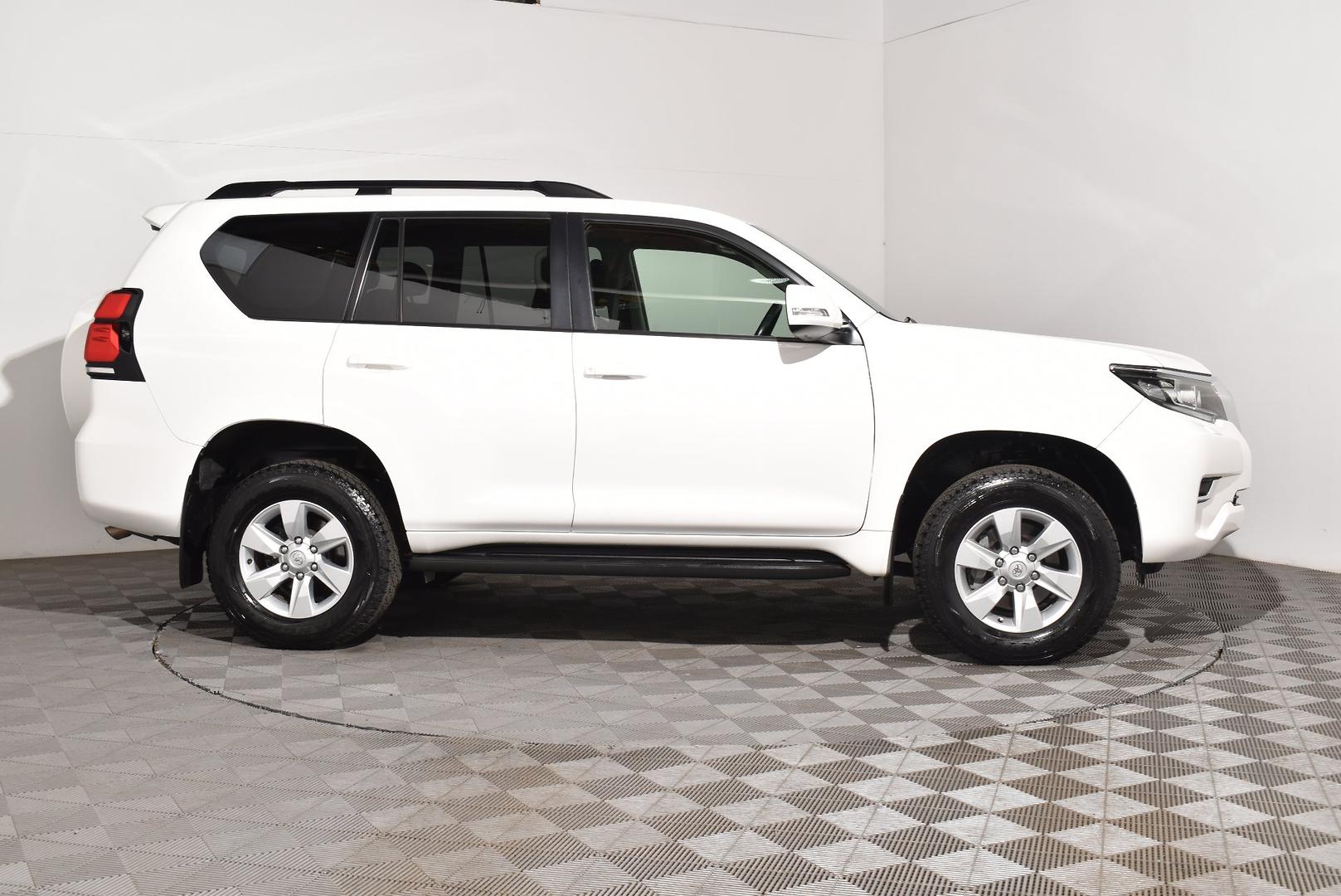 2021 Toyota Landcruiser Prado GXL — photo 10