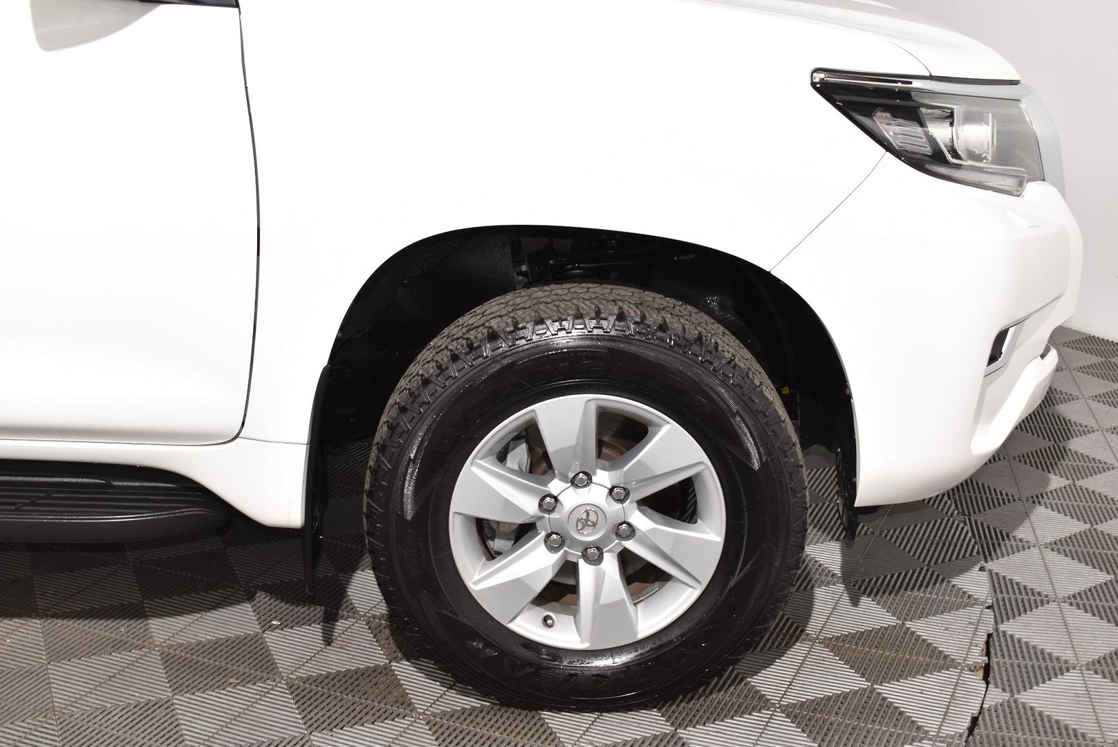 2021 Toyota Landcruiser Prado GXL — photo 18