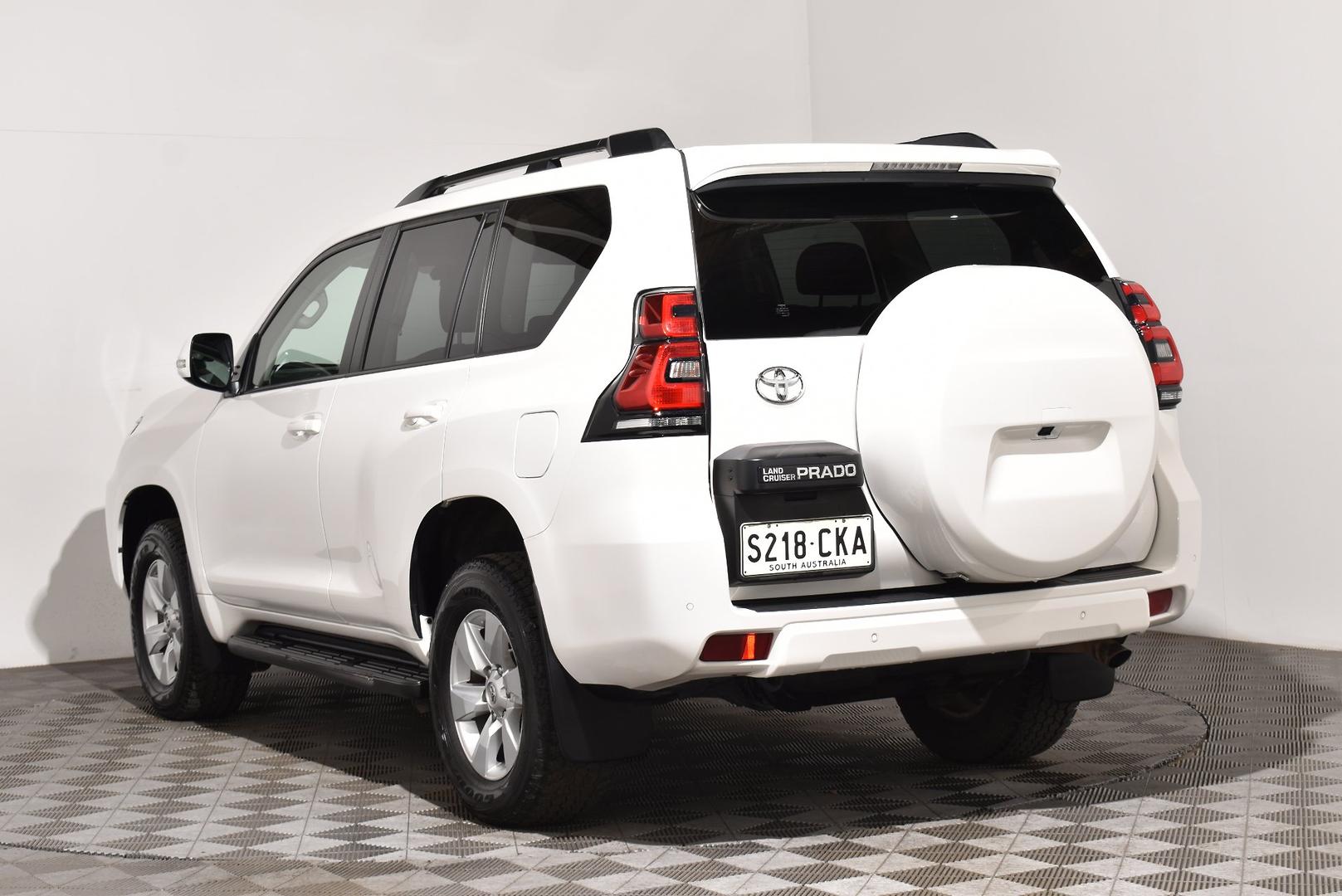 2021 Toyota Landcruiser Prado GXL — photo 2