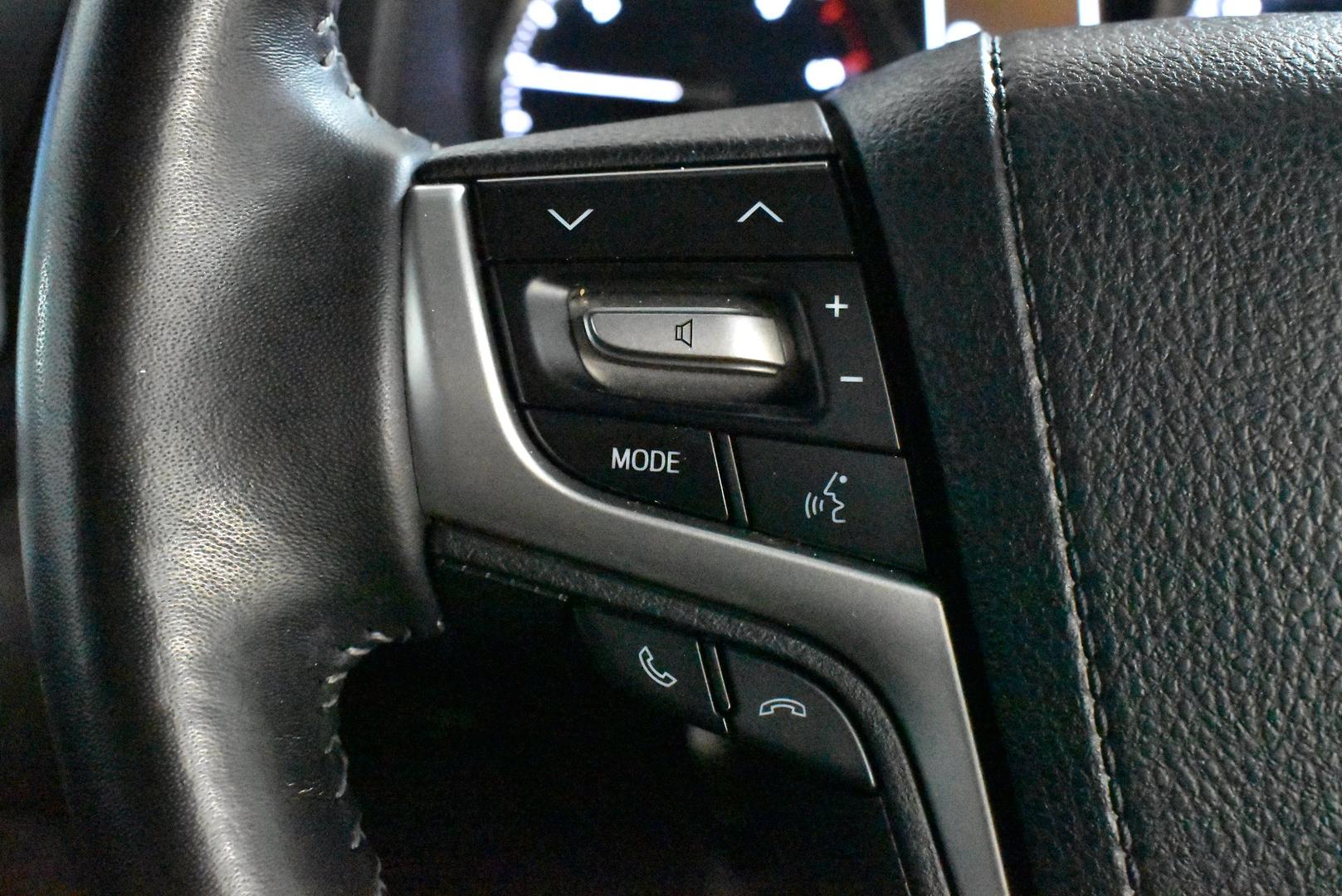 2021 Toyota Landcruiser Prado GXL — photo 21