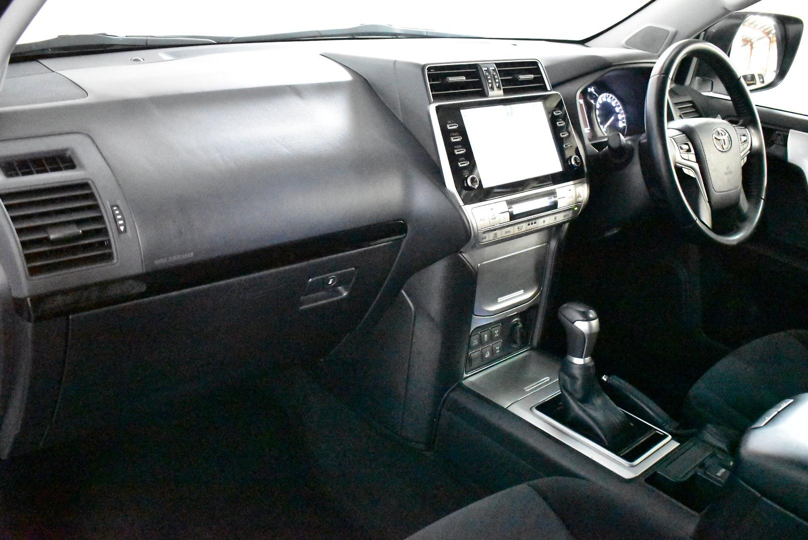2021 Toyota Landcruiser Prado GXL — photo 6