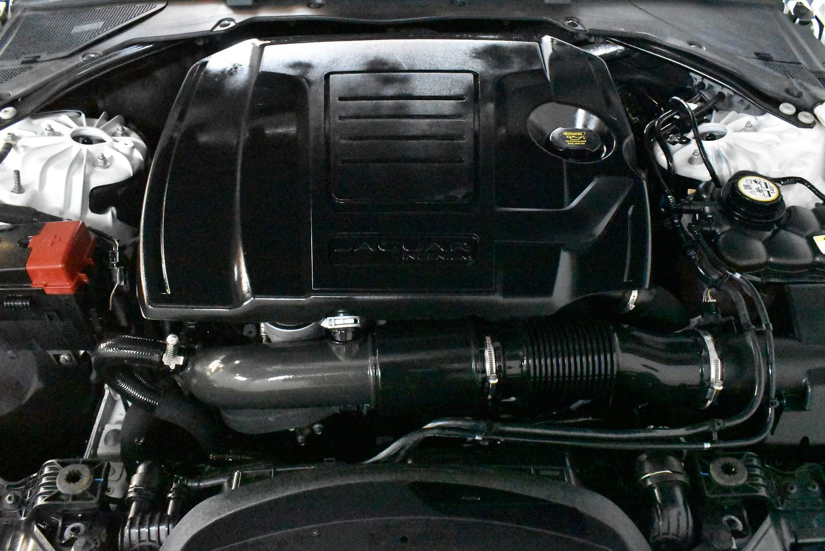 2020 Jaguar XE P300 RDynamic SE — photo 17