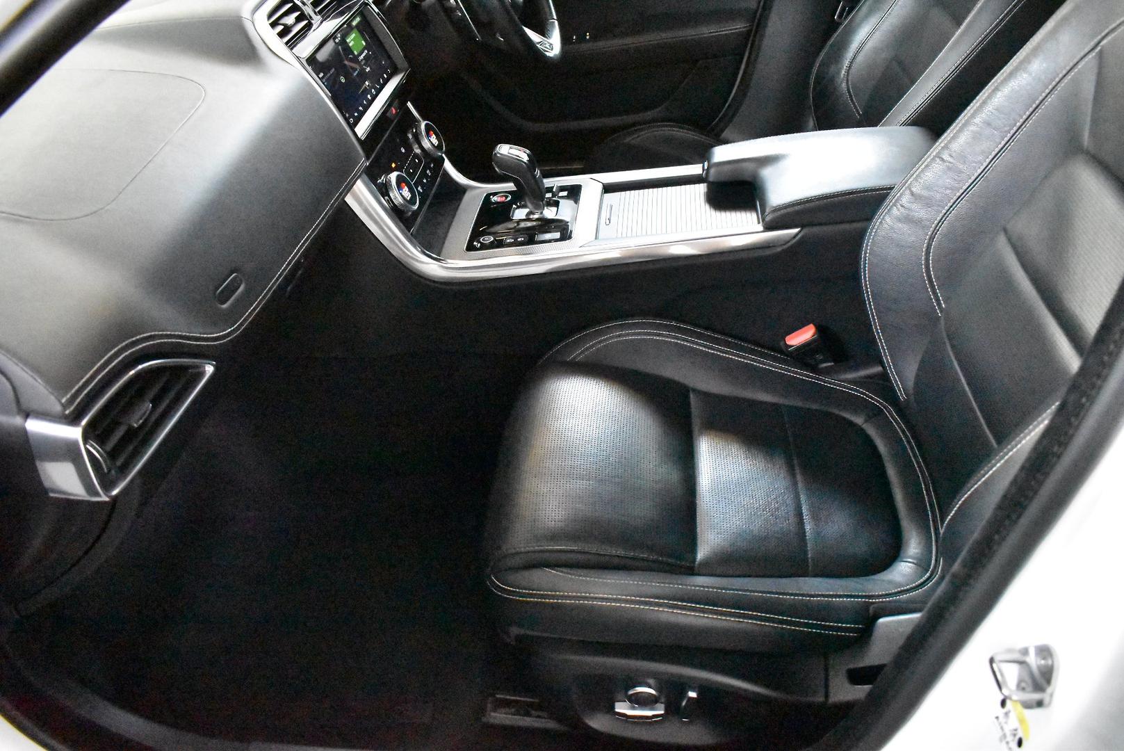 2020 Jaguar XE P300 RDynamic SE — photo 7