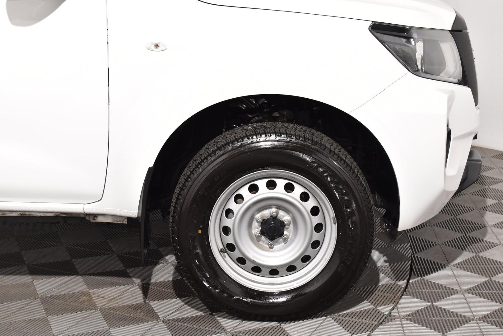 2022 Nissan Navara SL — photo 17