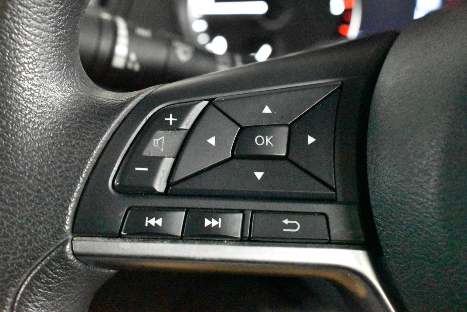 2022 Nissan Navara SL — photo 20