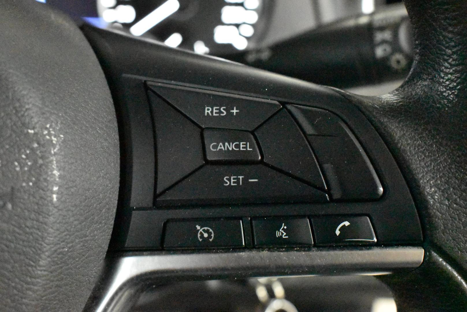 2022 Nissan Navara SL — photo 21