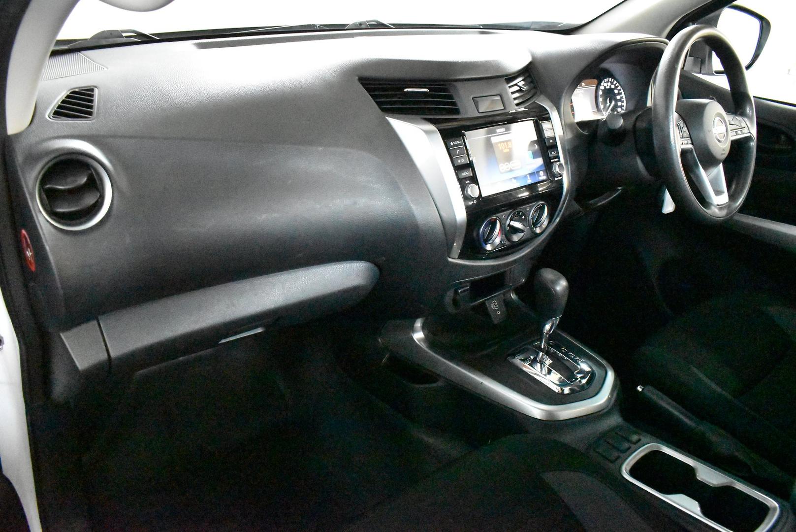 2022 Nissan Navara SL — photo 6