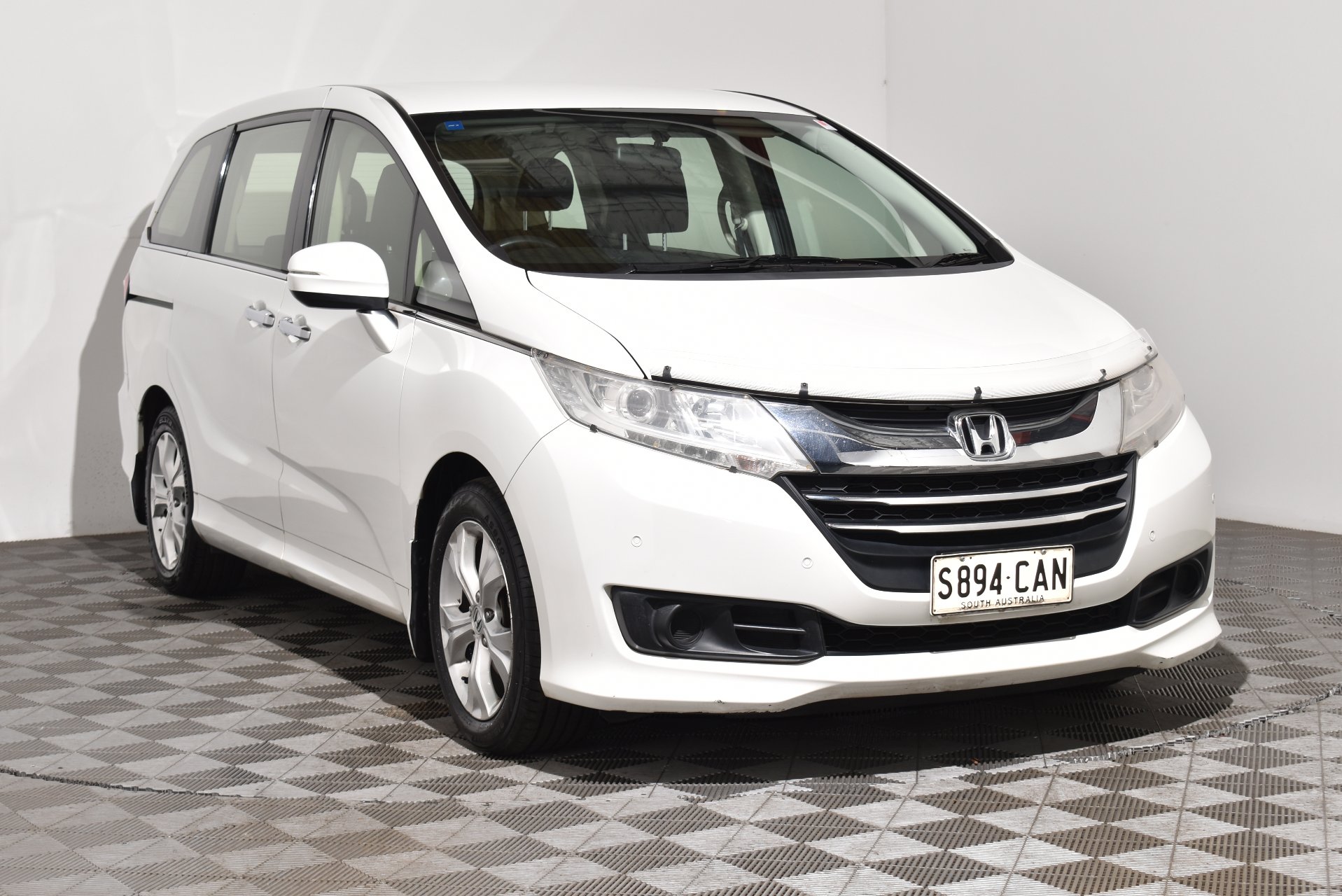 2014 Honda Odyssey VTi — photo 1