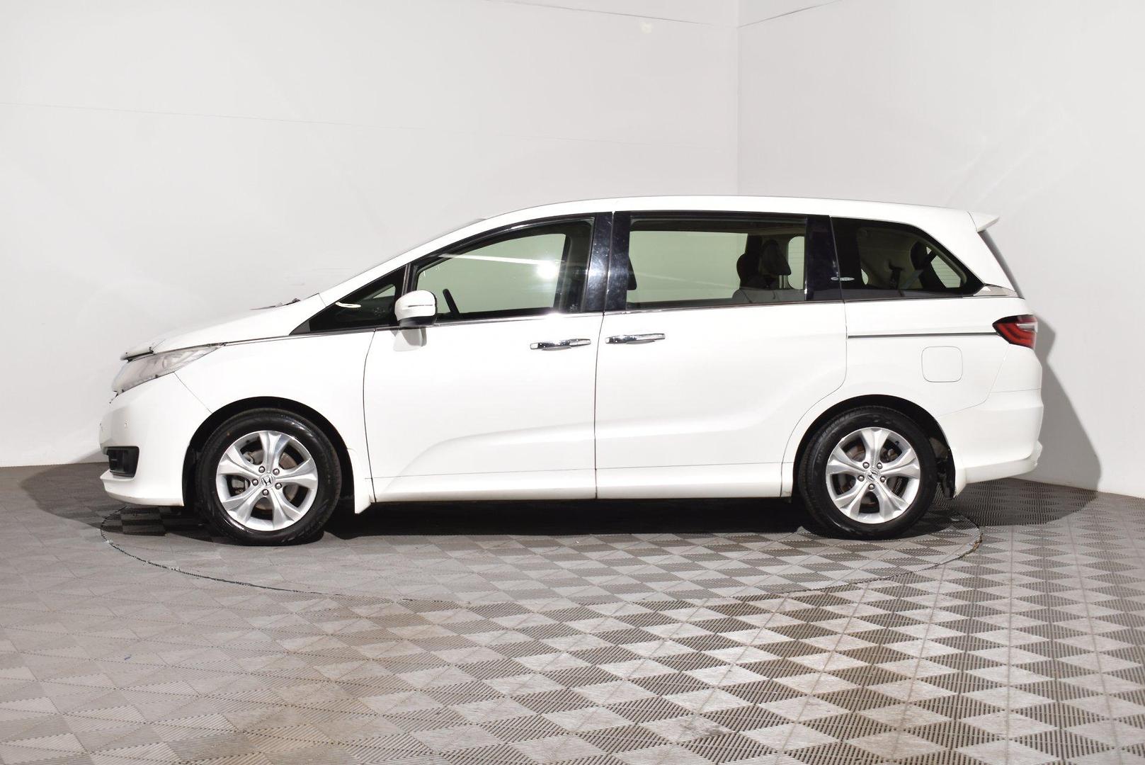 2014 Honda Odyssey VTi — photo 10