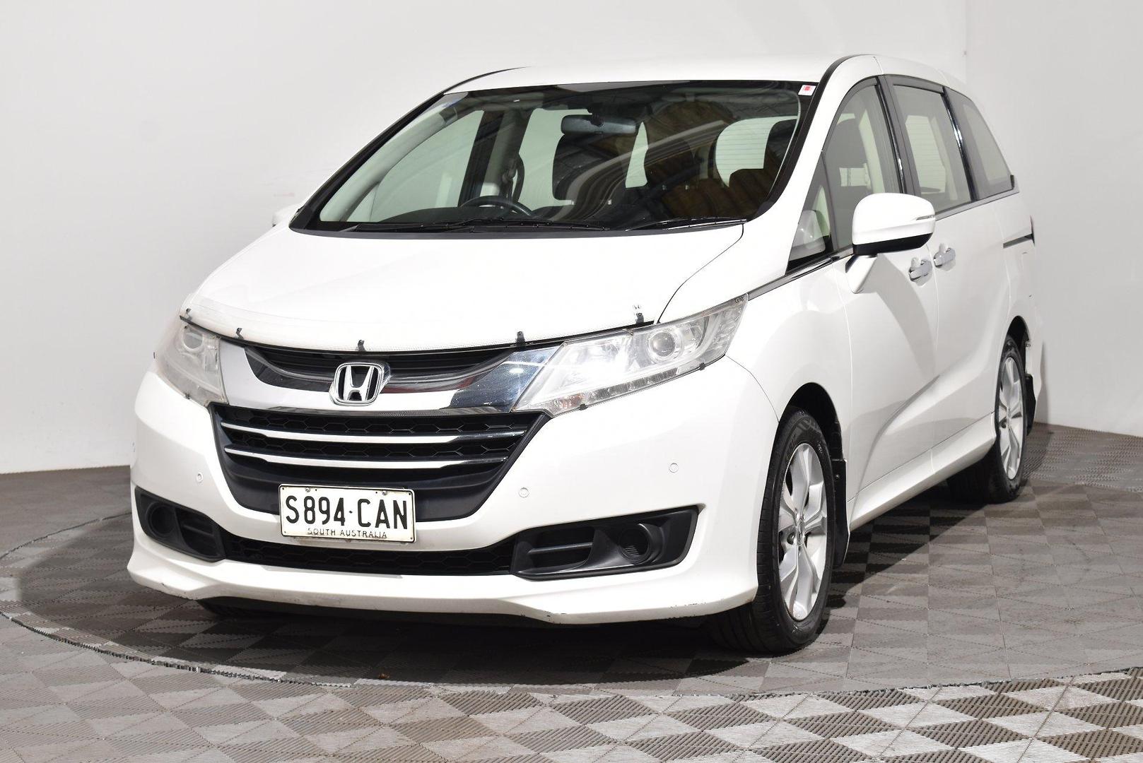 2014 Honda Odyssey VTi — photo 12