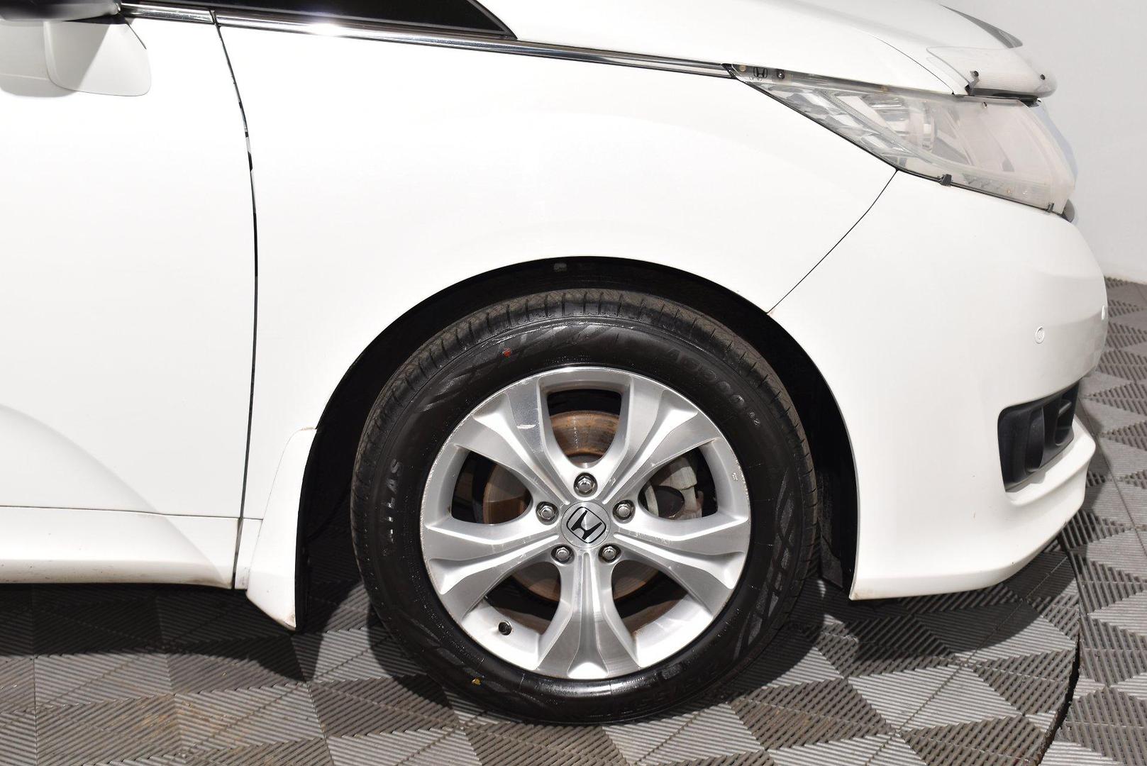 2014 Honda Odyssey VTi — photo 17