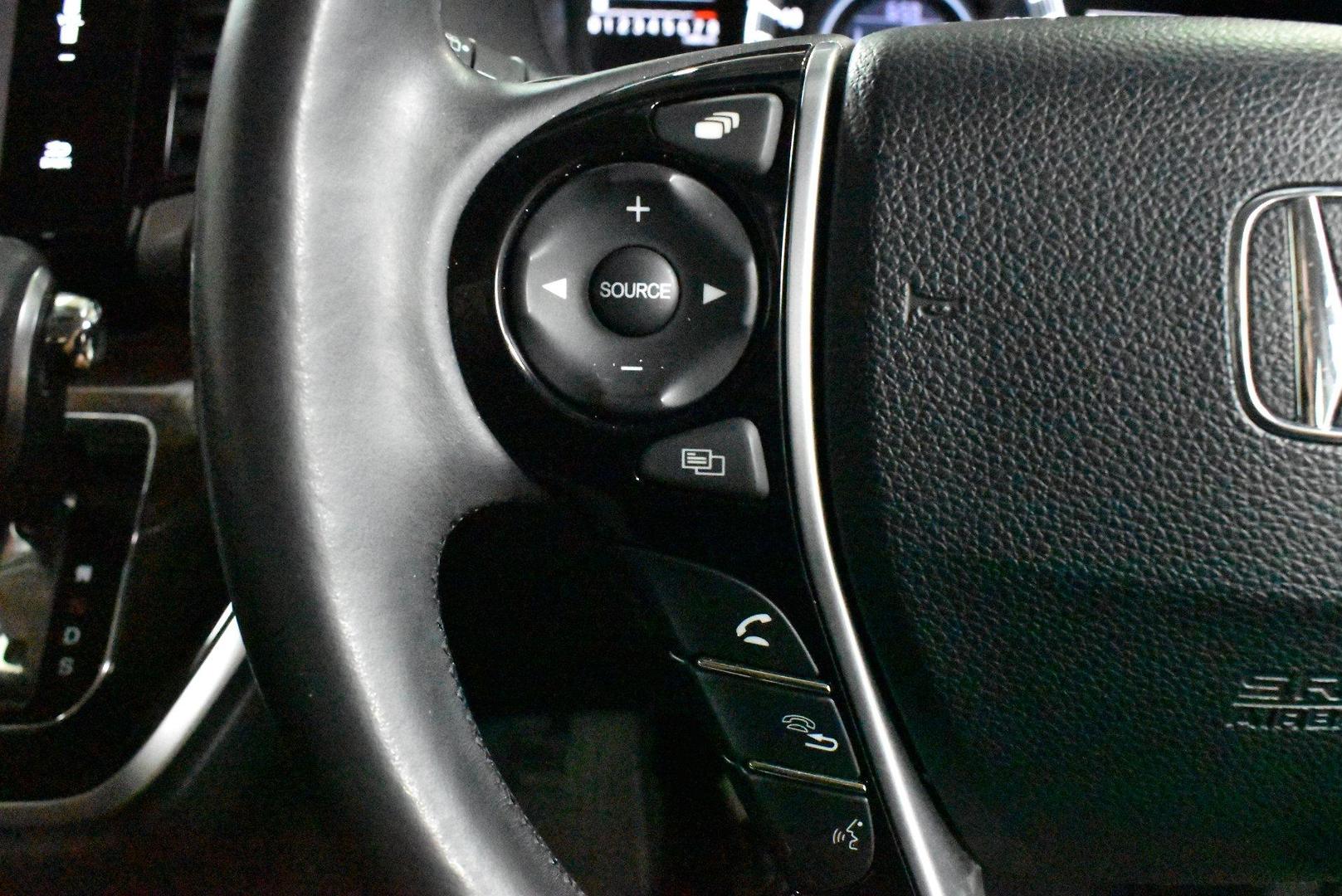 2014 Honda Odyssey VTi — photo 20