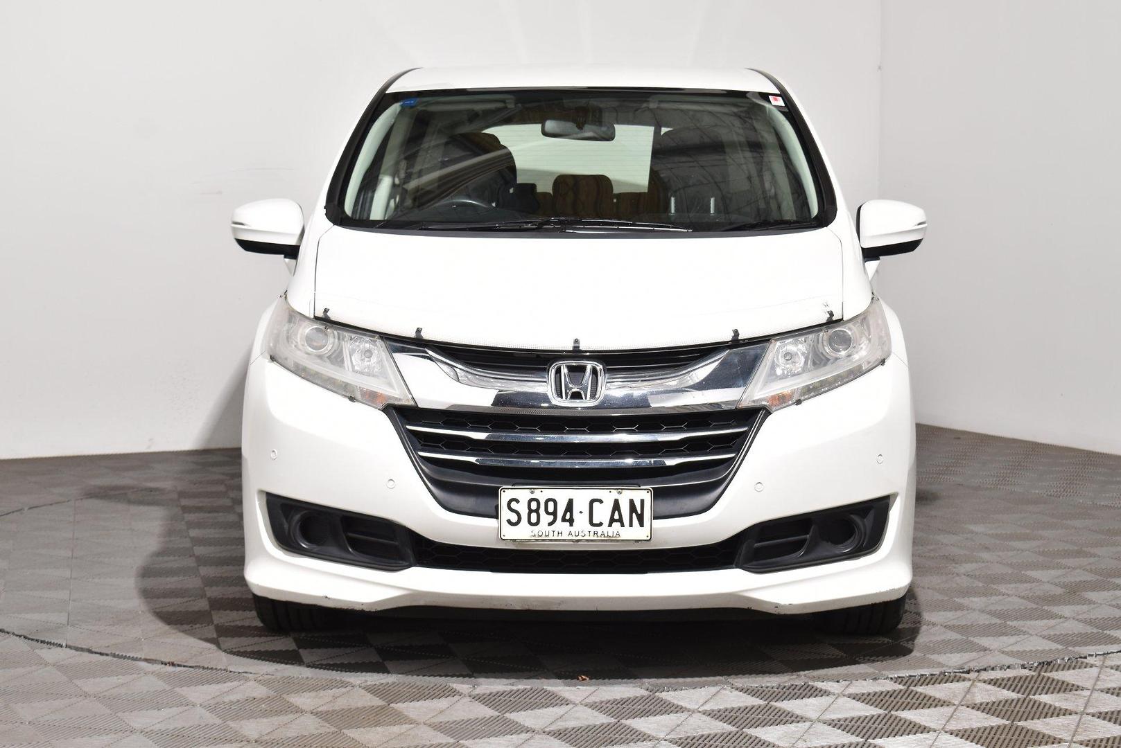 2014 Honda Odyssey VTi — photo 3