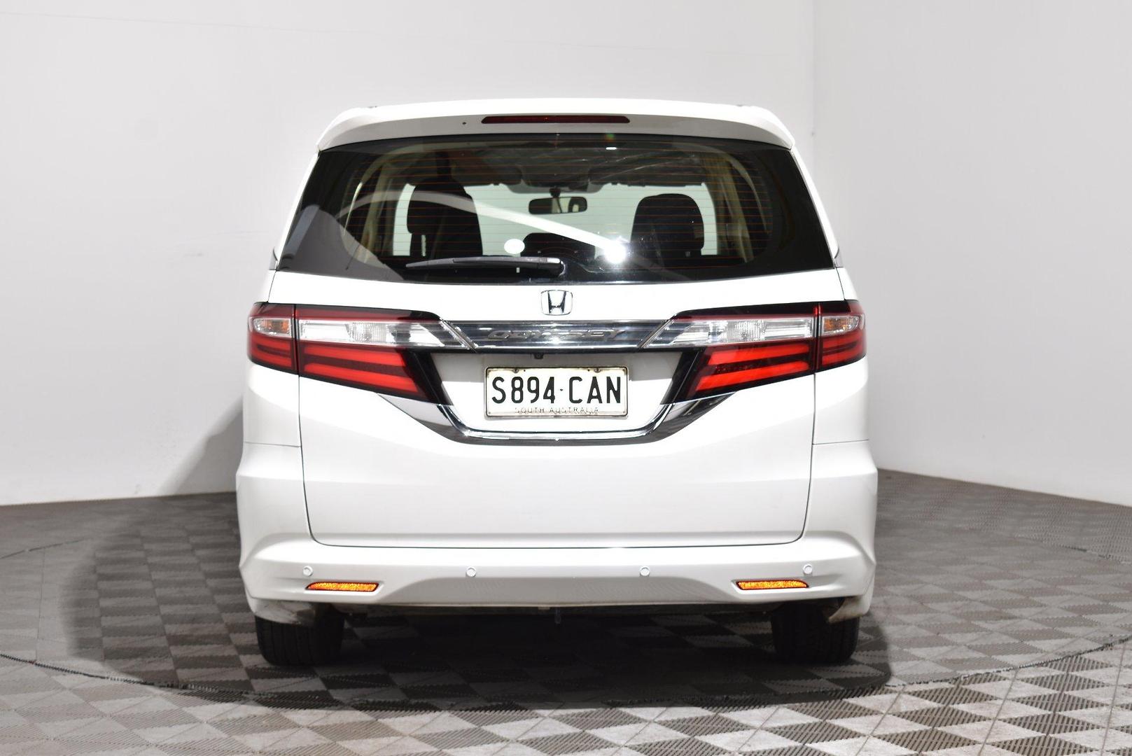 2014 Honda Odyssey VTi — photo 4