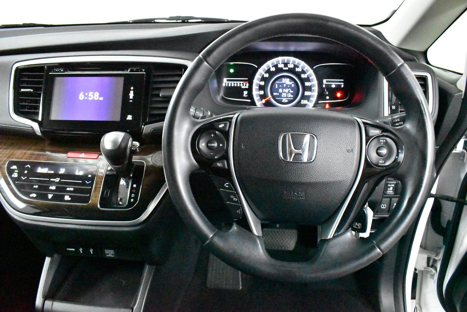 2014 Honda Odyssey VTi — photo 5