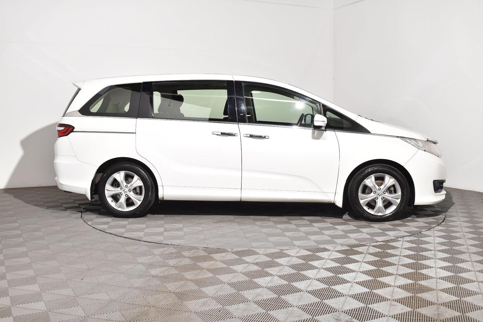 2014 Honda Odyssey VTi — photo 9