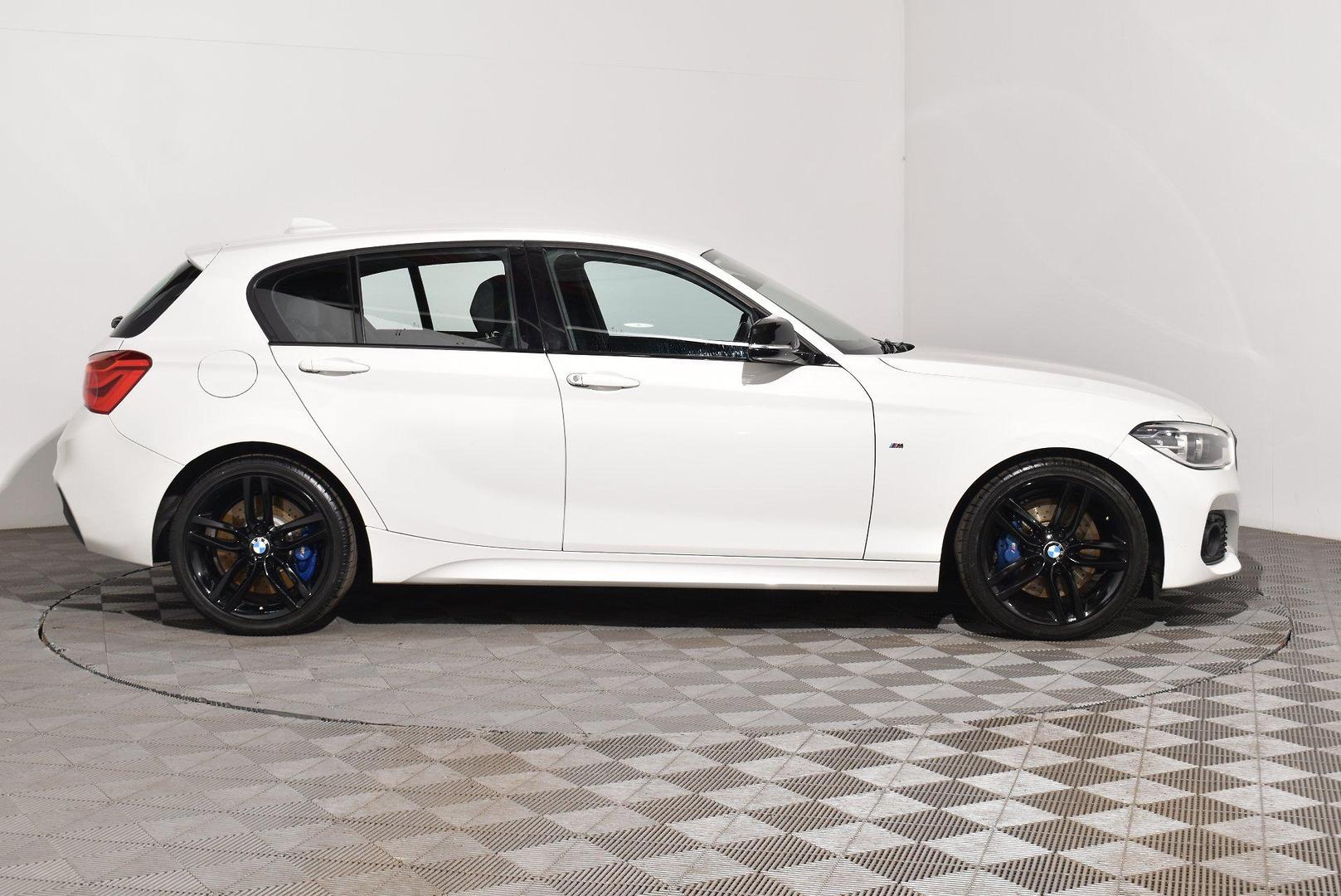 2016 BMW 1 Series 125i M Sport — photo 10