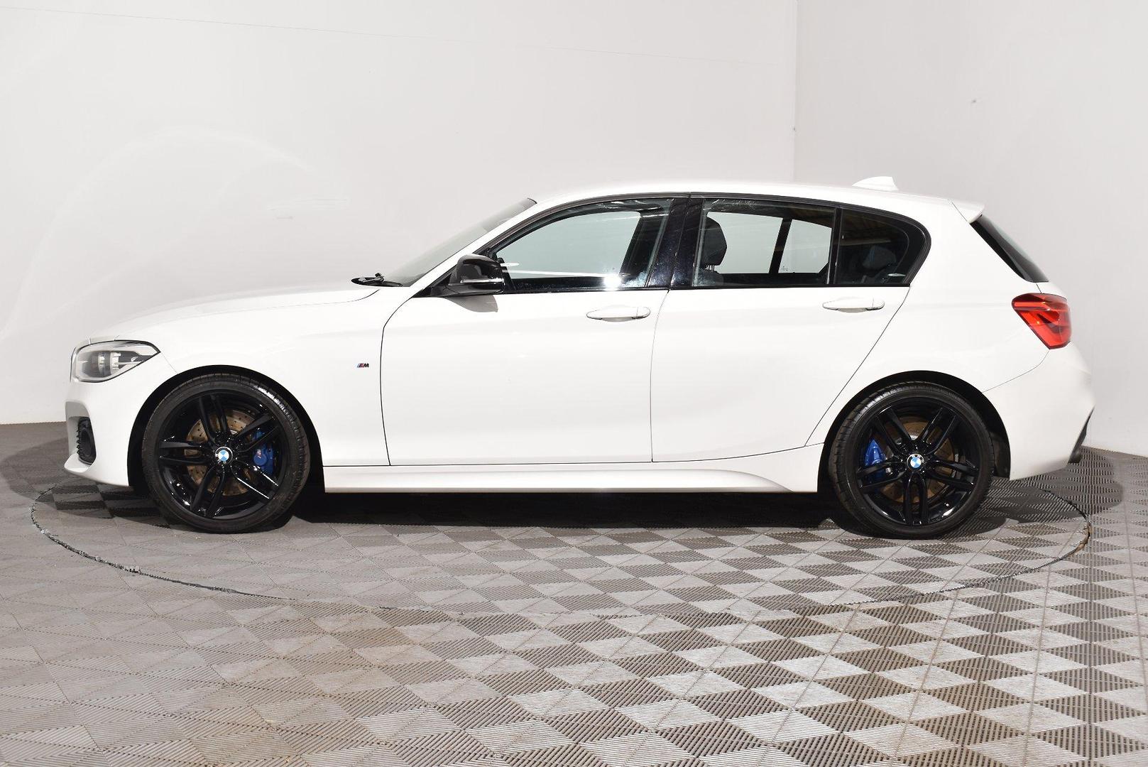2016 BMW 1 Series 125i M Sport — photo 11