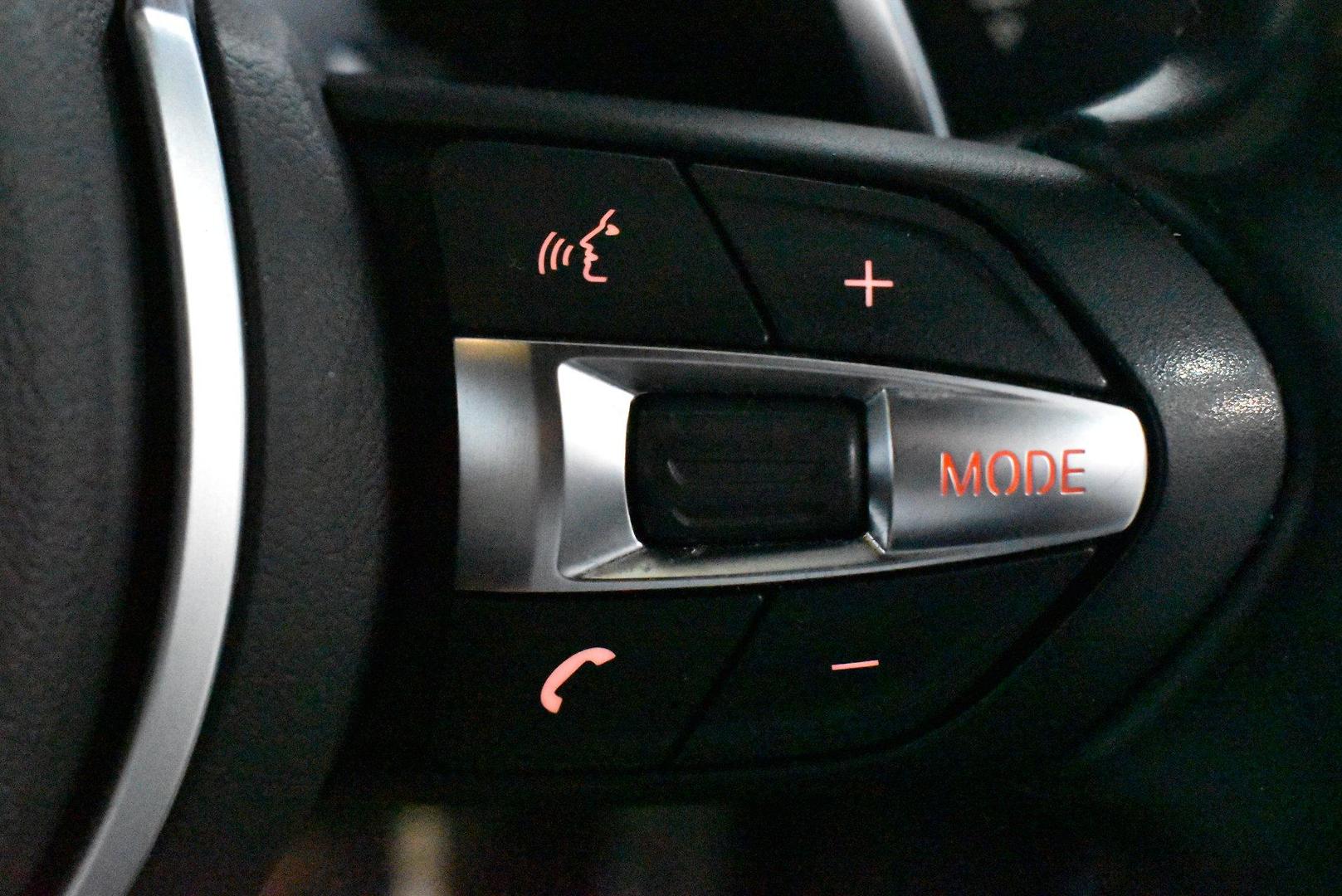 2016 BMW 1 Series 125i M Sport — photo 22