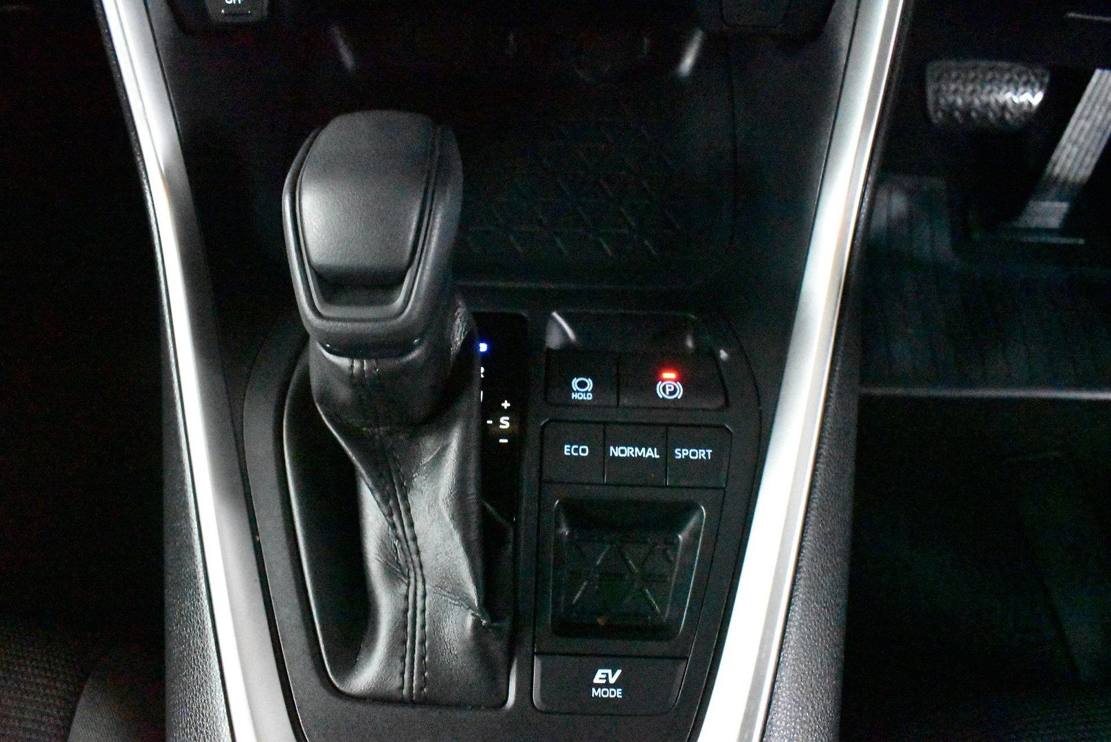 2020 Toyota RAV4 GX — photo 20