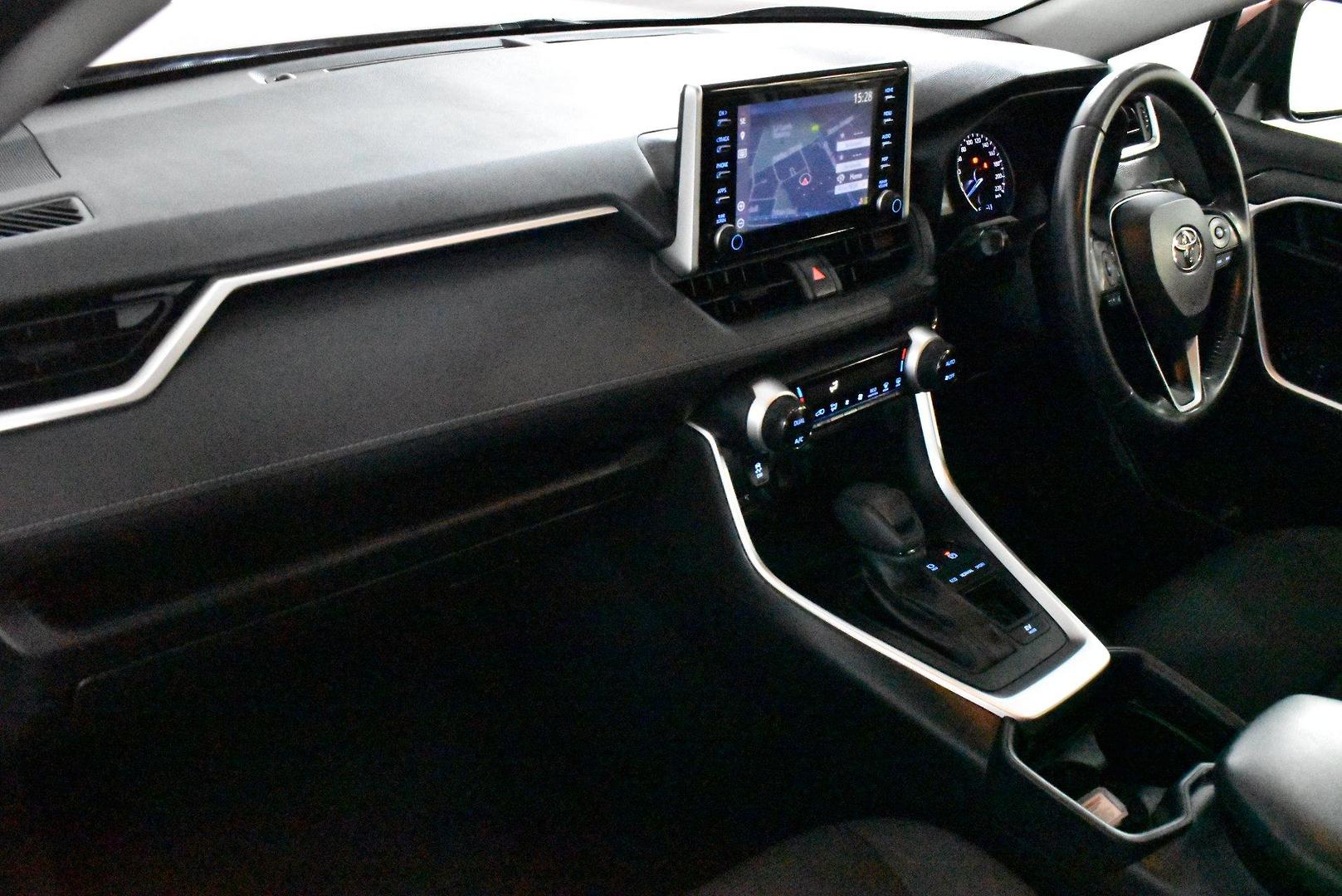2020 Toyota RAV4 GX — photo 6