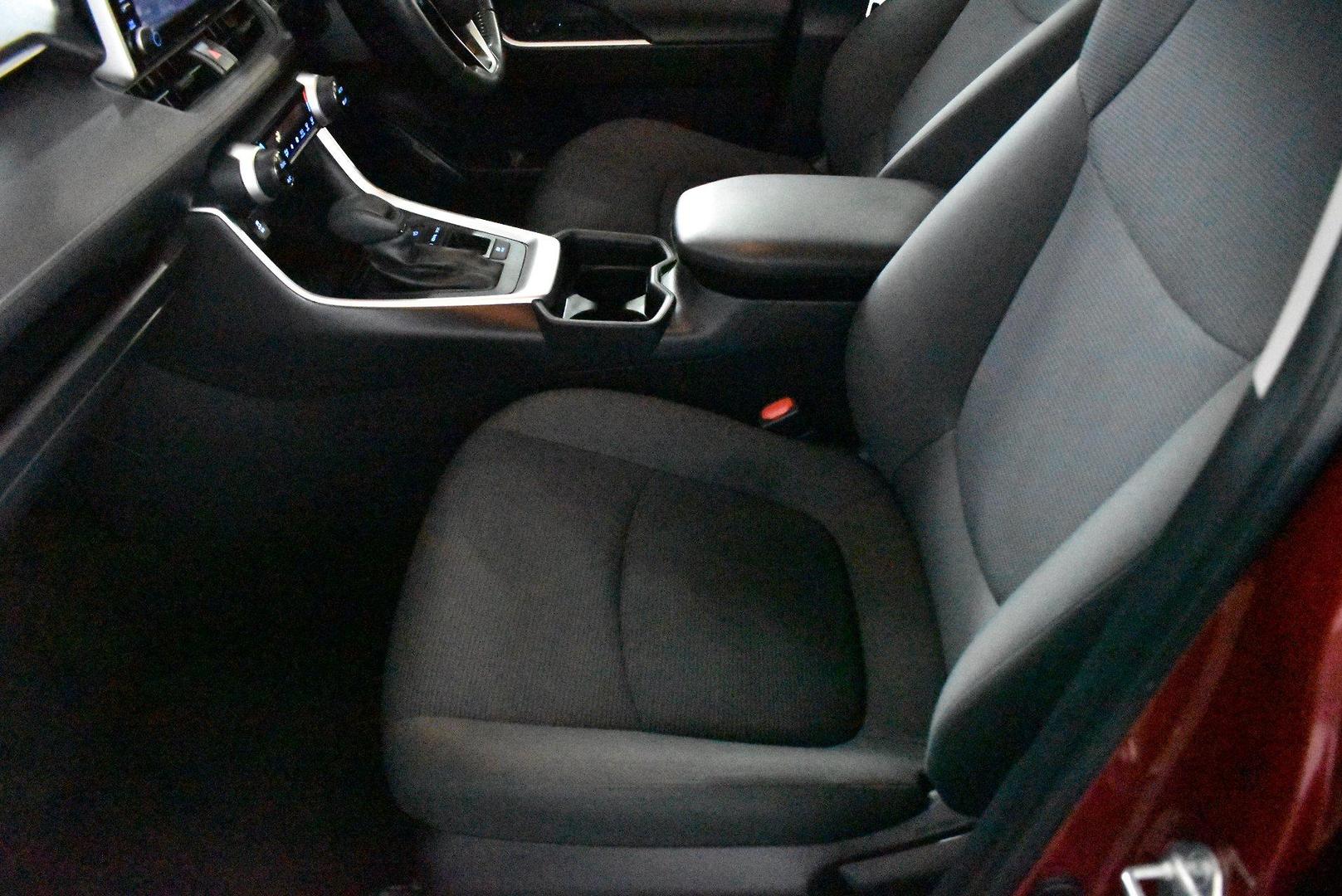 2020 Toyota RAV4 GX — photo 7