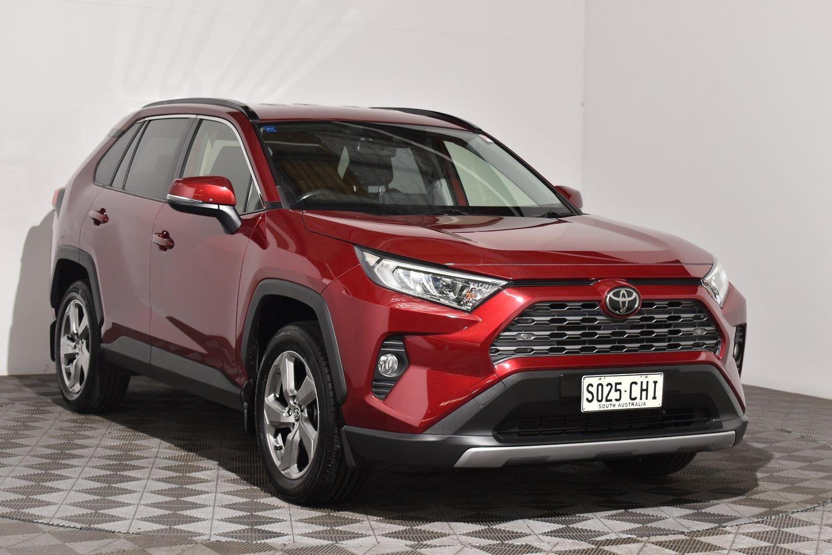 2020 Toyota RAV4 GXL — photo 1