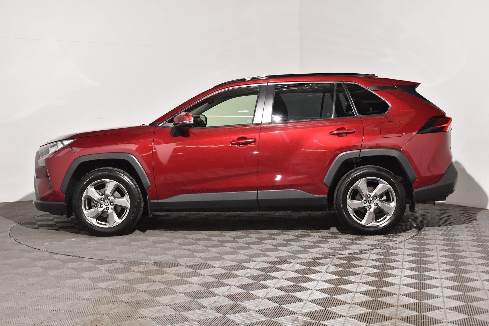 2020 Toyota RAV4 GXL — photo 11
