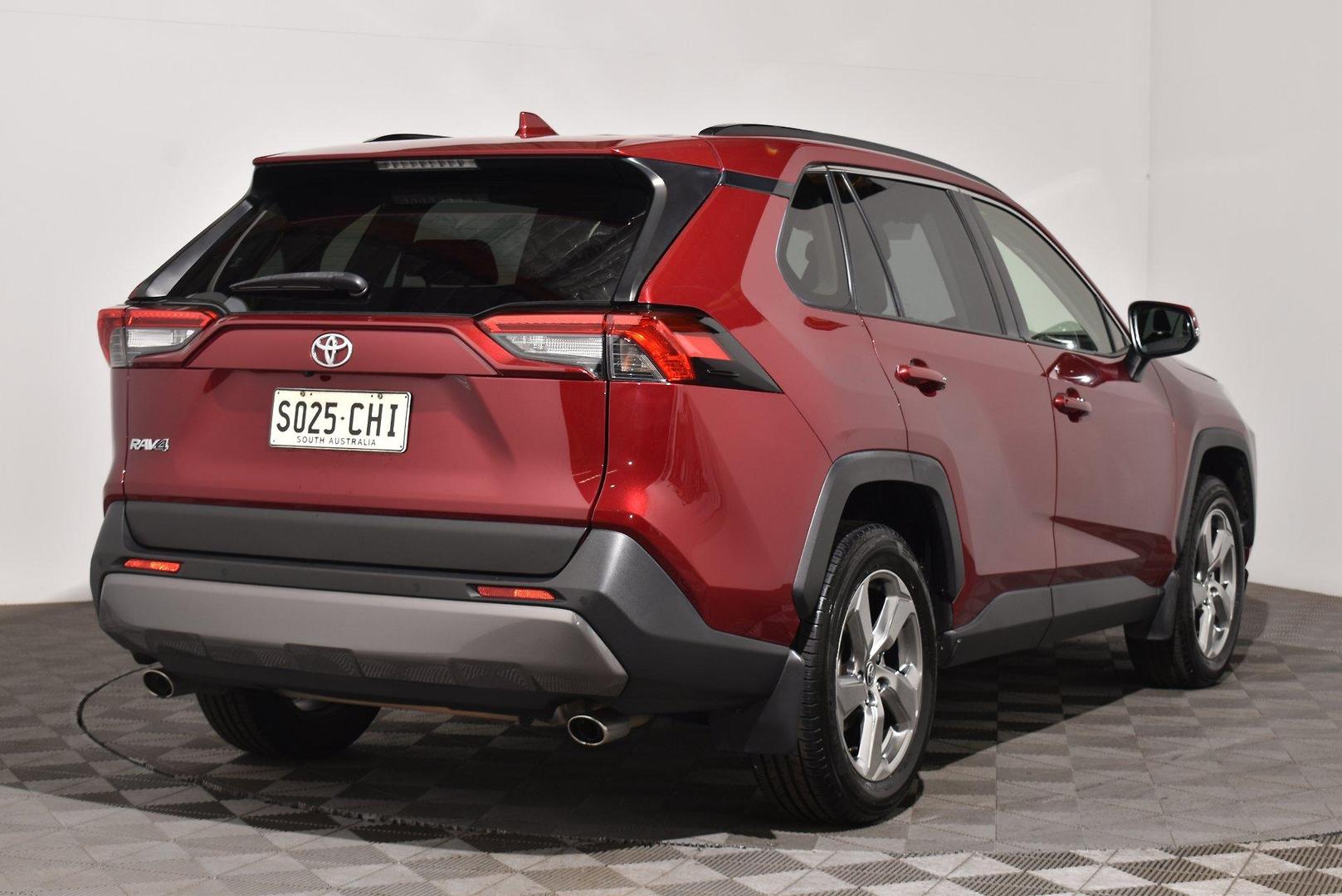 2020 Toyota RAV4 GXL — photo 14
