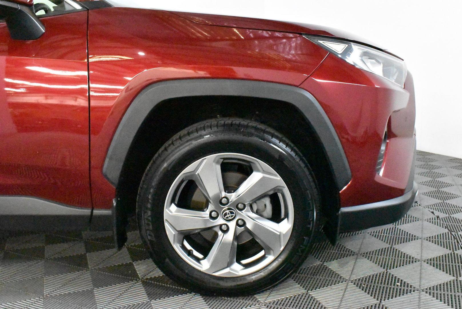 2020 Toyota RAV4 GXL — photo 18