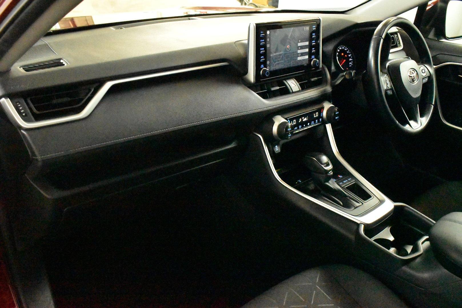 2020 Toyota RAV4 GXL — photo 6