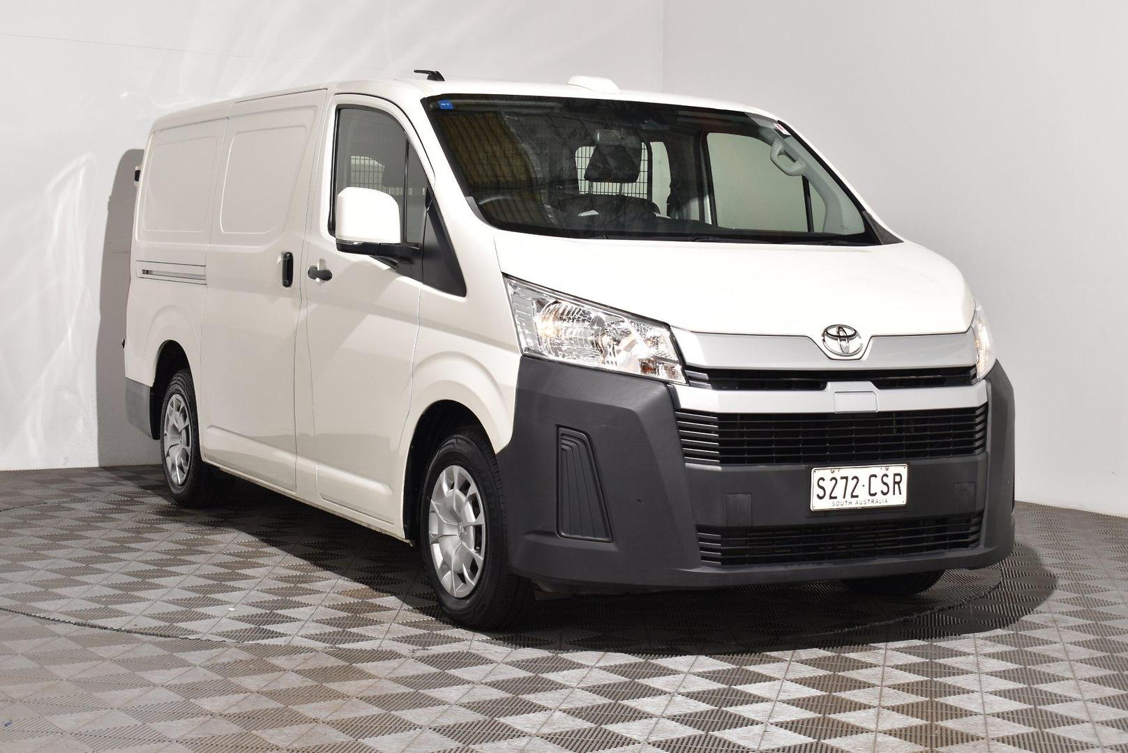 2022 Toyota Hiace — photo 1
