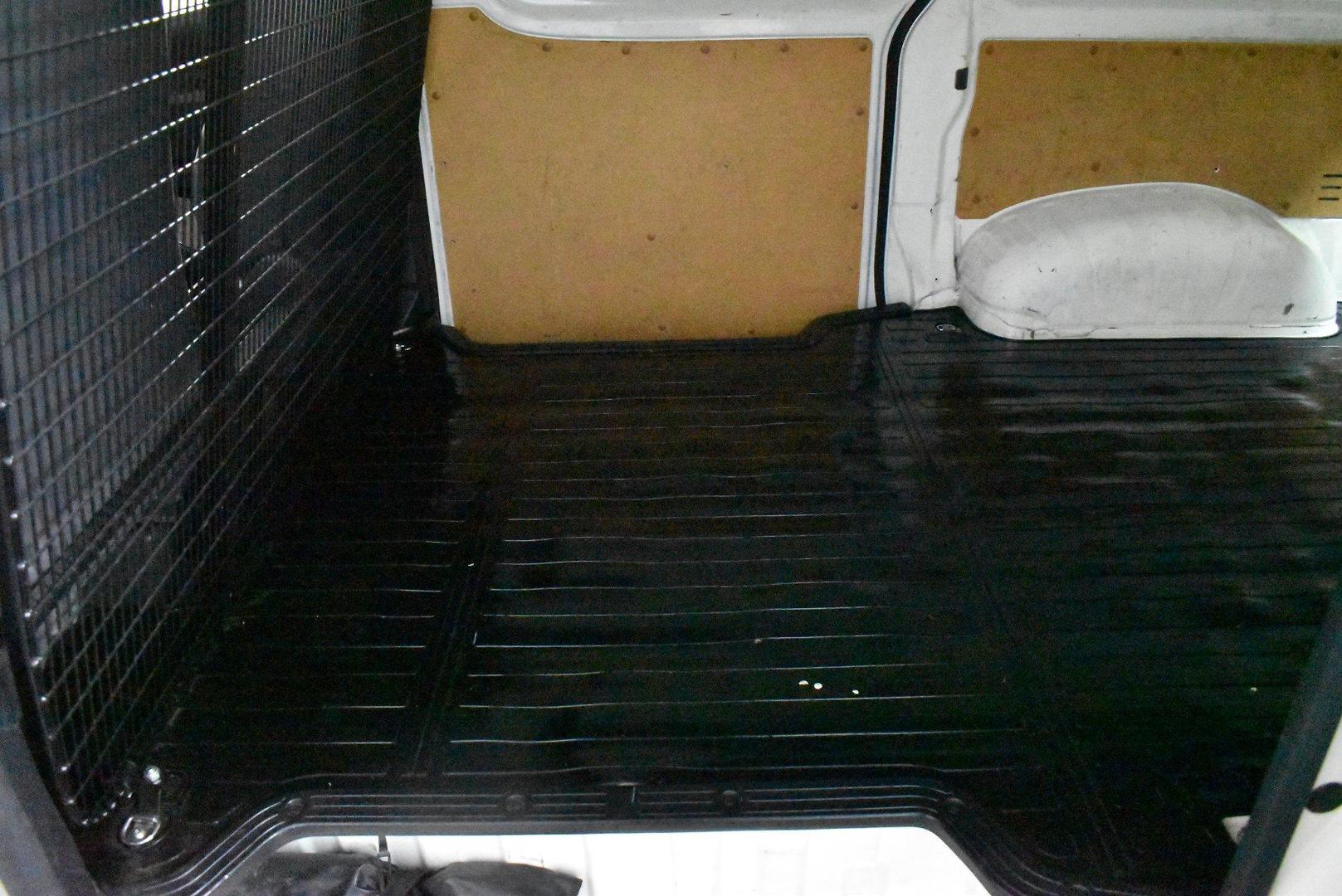 2022 Toyota Hiace — photo 15