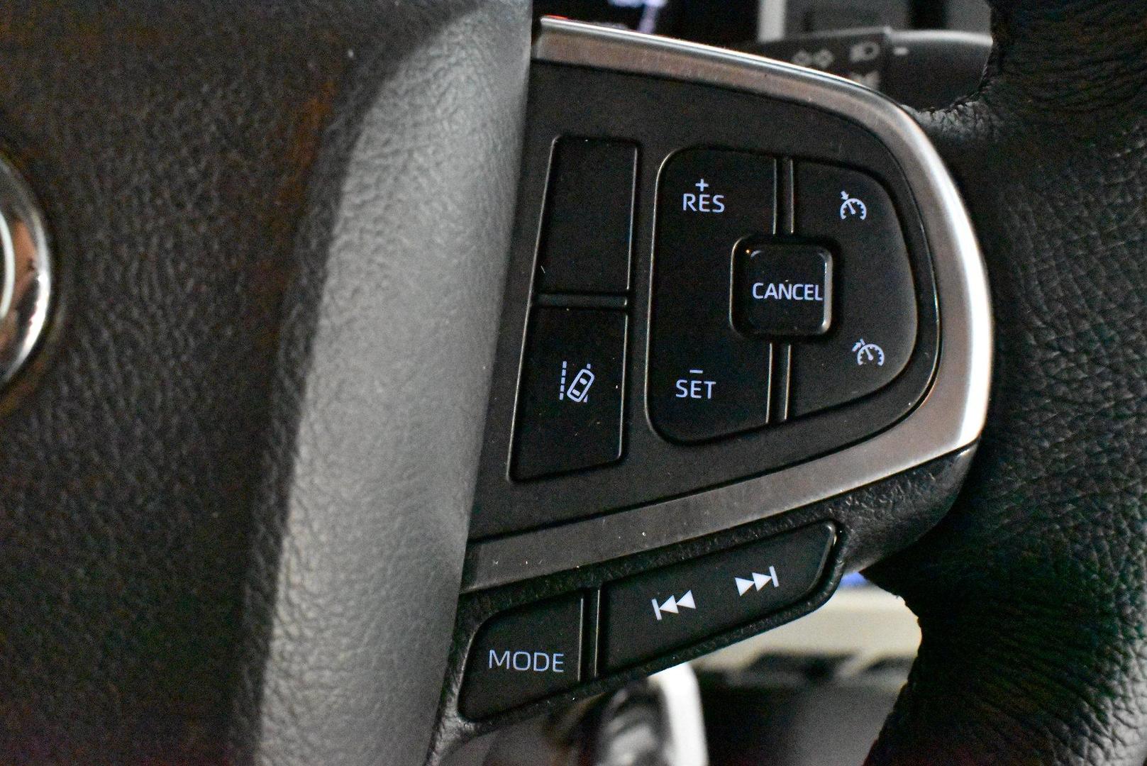 2022 Toyota Hiace — photo 21