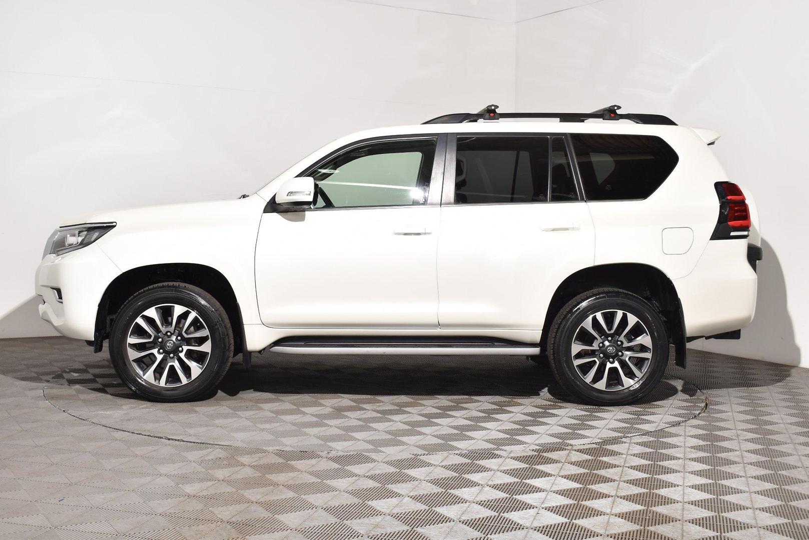 2021 Toyota Landcruiser Prado VX — photo 11