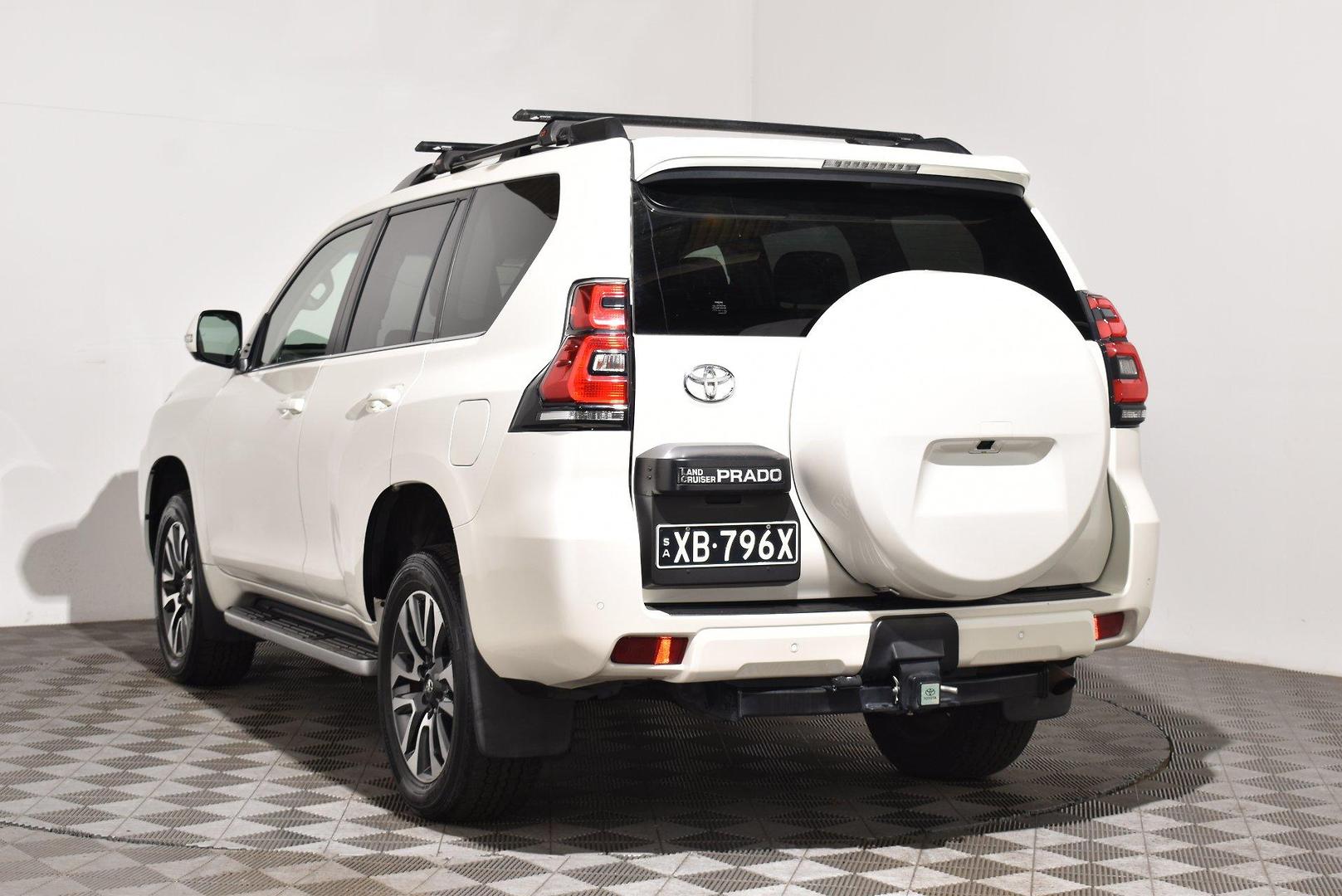 2021 Toyota Landcruiser Prado VX — photo 2