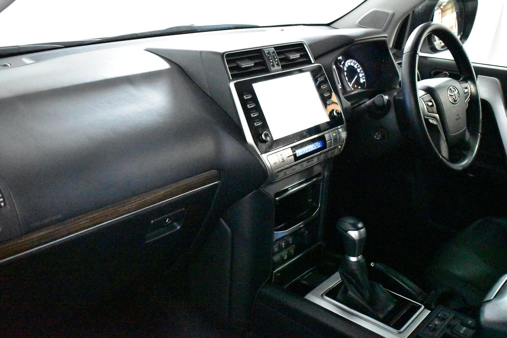 2021 Toyota Landcruiser Prado VX — photo 6