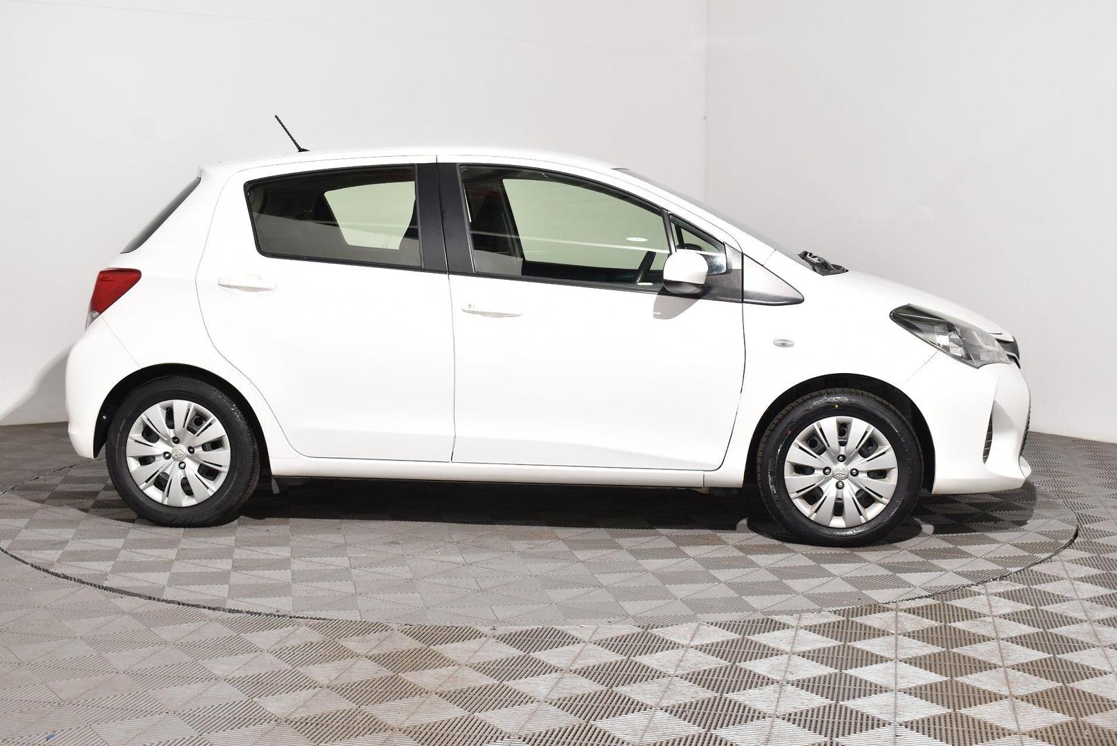 2016 Toyota Yaris Ascent — photo 10
