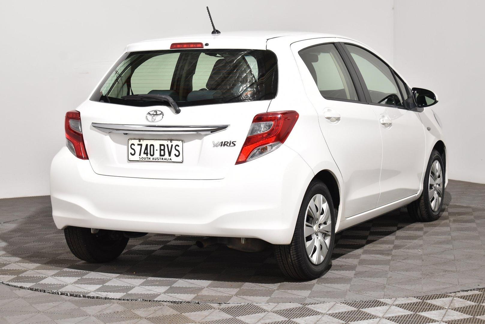 2016 Toyota Yaris Ascent — photo 14