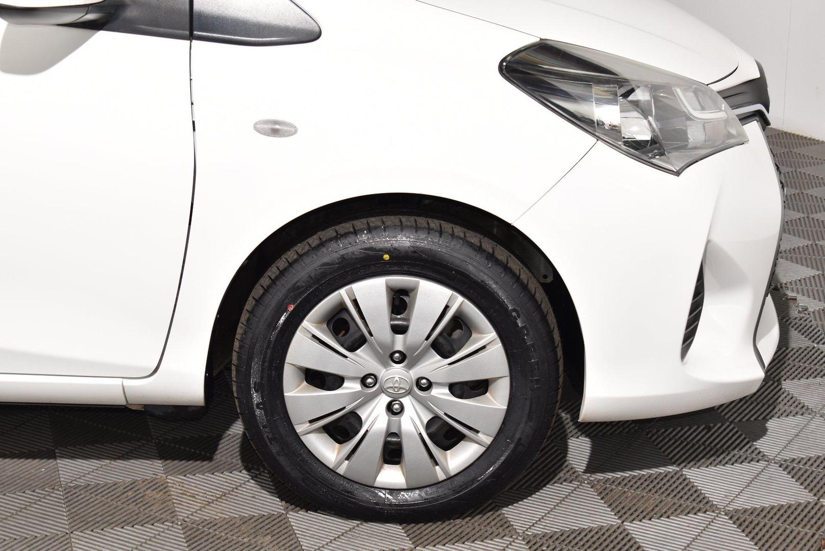 2016 Toyota Yaris Ascent — photo 18