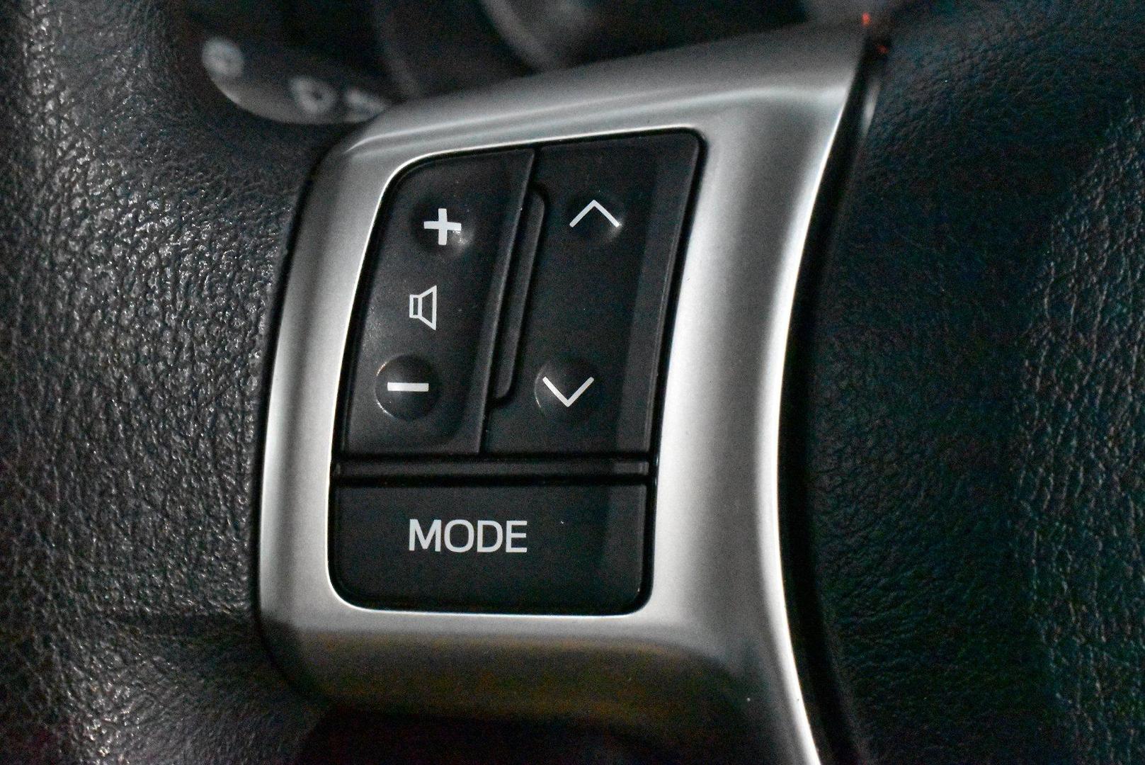 2016 Toyota Yaris Ascent — photo 21