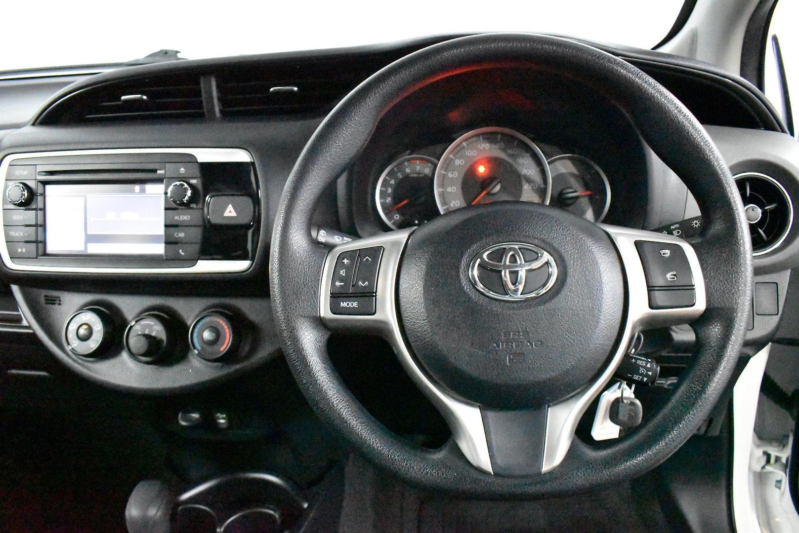 2016 Toyota Yaris Ascent — photo 5