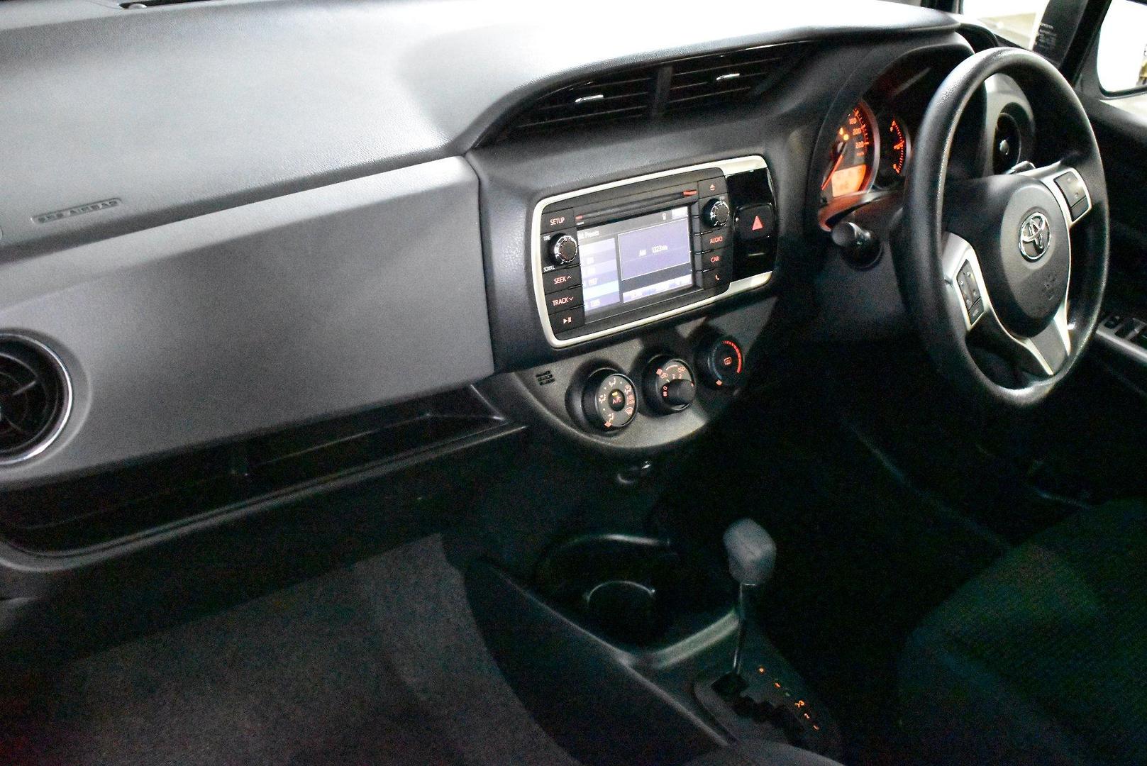 2016 Toyota Yaris Ascent — photo 6