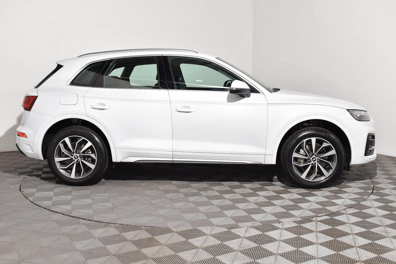 2021 Audi Q5 40 TDI — photo 10