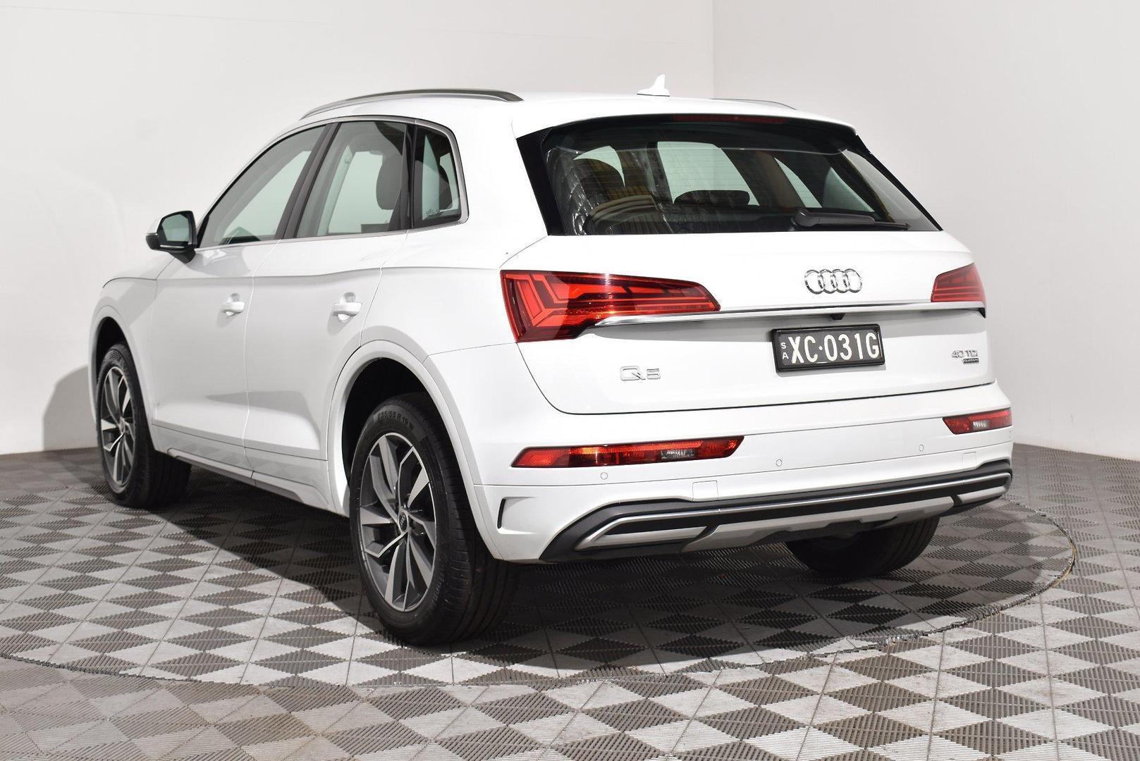 2021 Audi Q5 40 TDI — photo 2